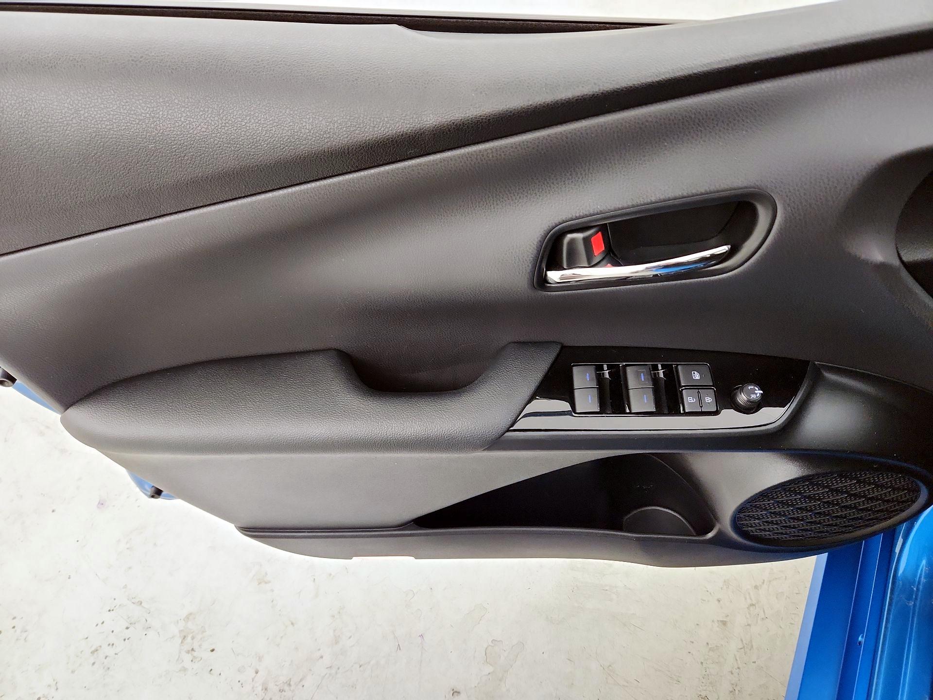 Thumbnail: 2020 Toyota Prius - 12