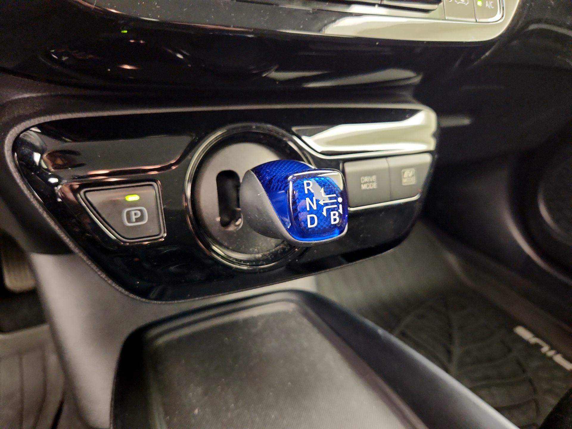 Thumbnail: 2020 Toyota Prius - 18