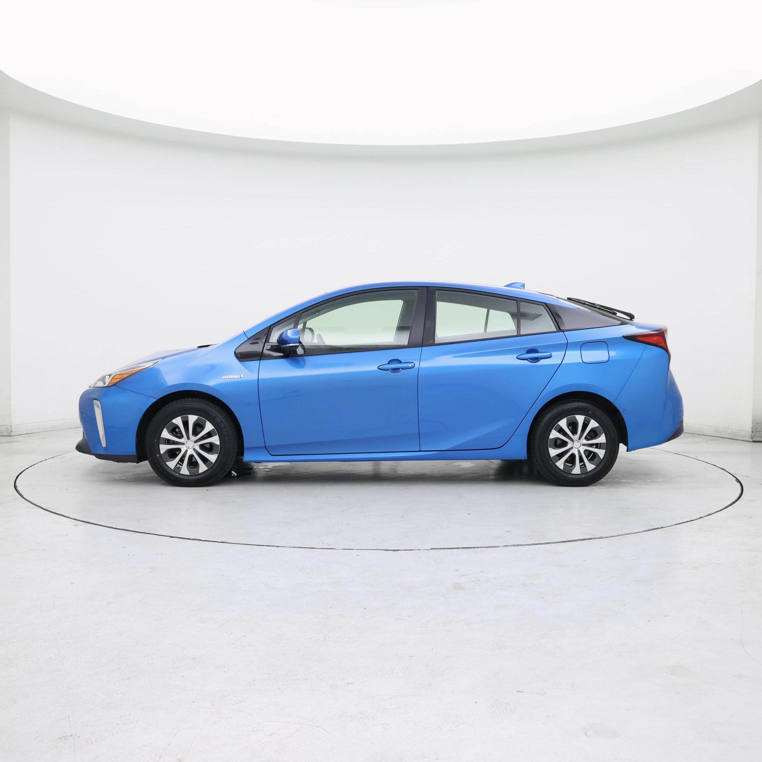 Thumbnail: 2020 Toyota Prius - 3