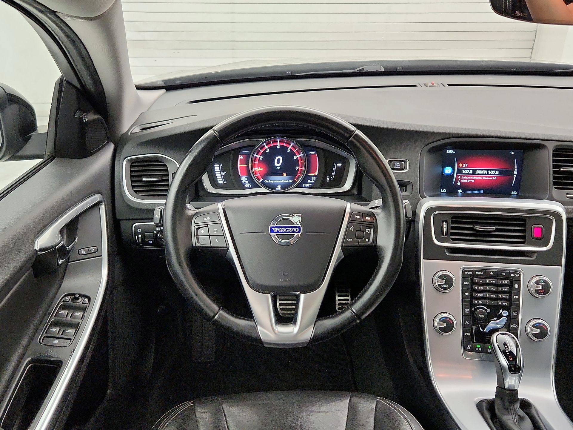 Thumbnail: 2017 Volvo S60 - 10