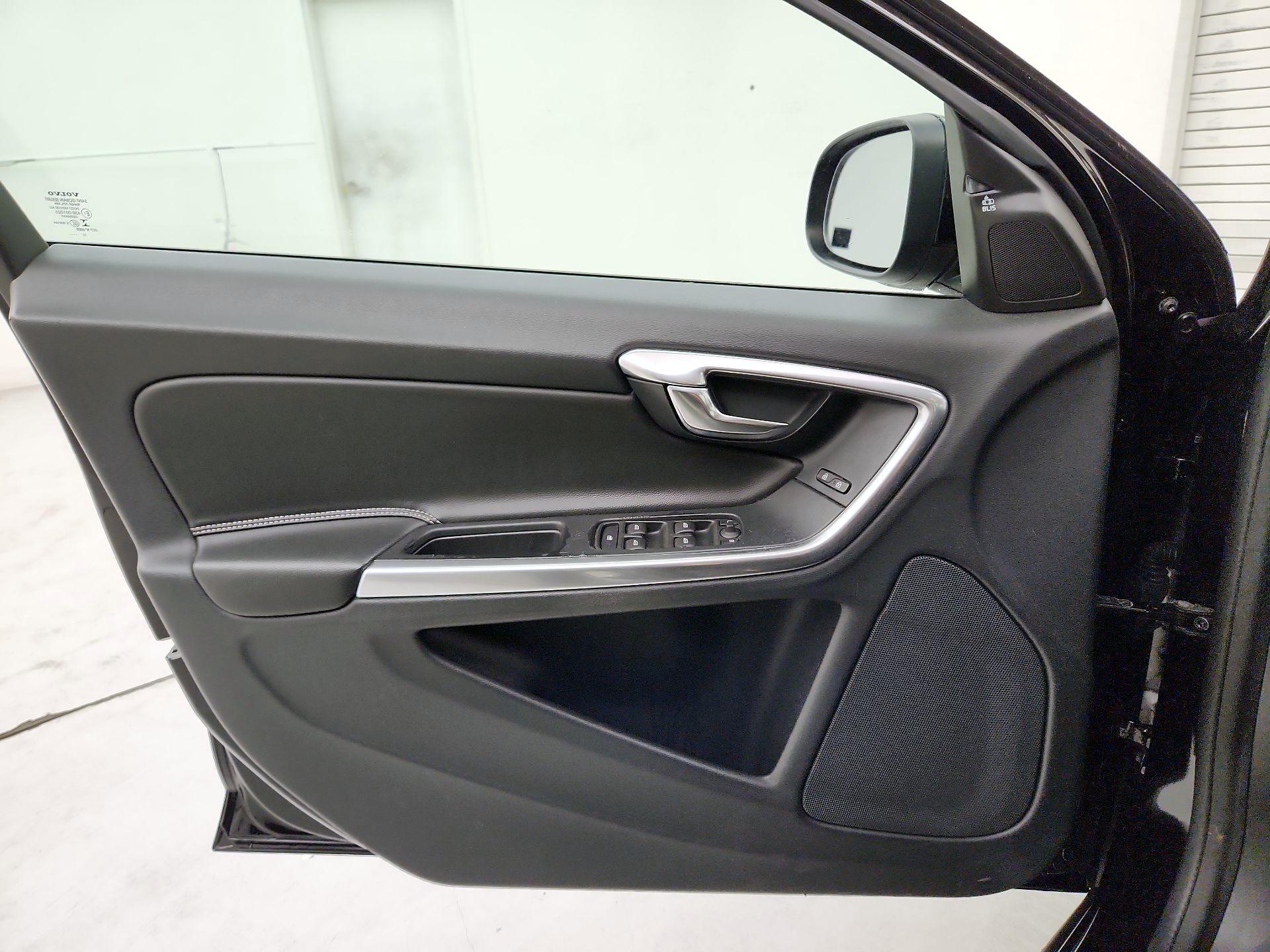 Thumbnail: 2017 Volvo S60 - 12