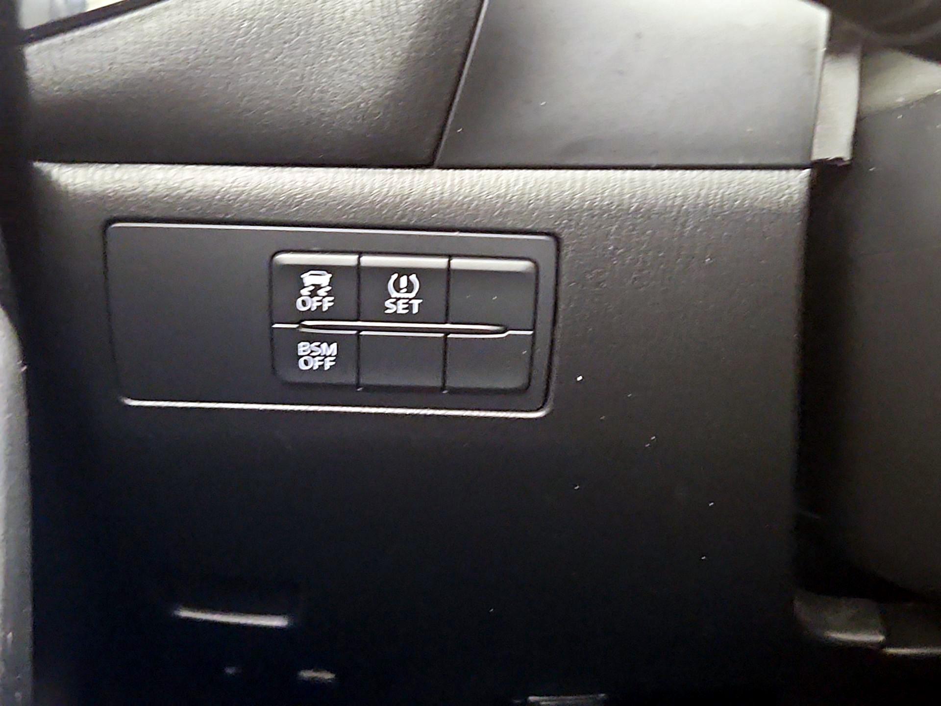 Thumbnail: 2015 Mazda Mazda3 - 13