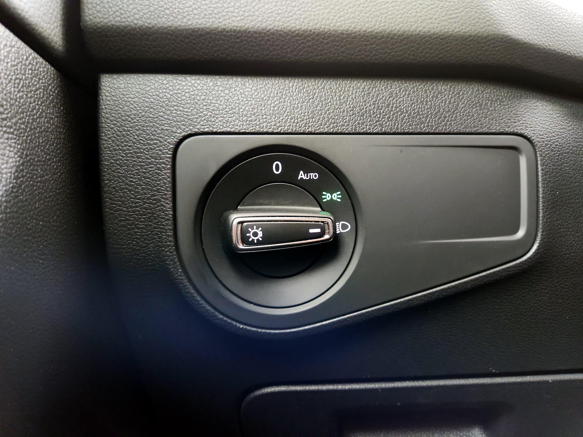 Thumbnail: 2018 Volkswagen Tiguan - 13