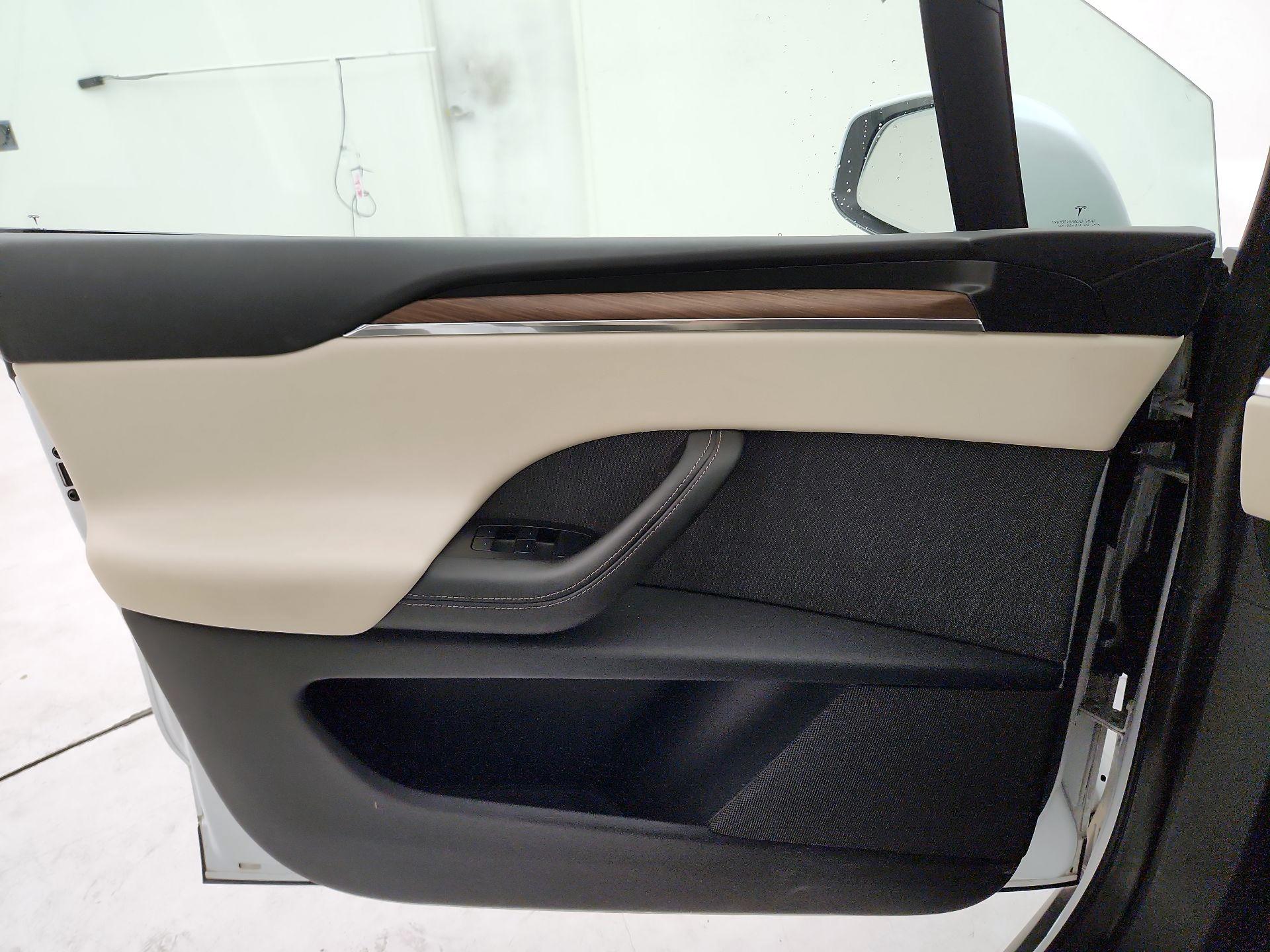 Thumbnail: 2022 Tesla Model X - 12