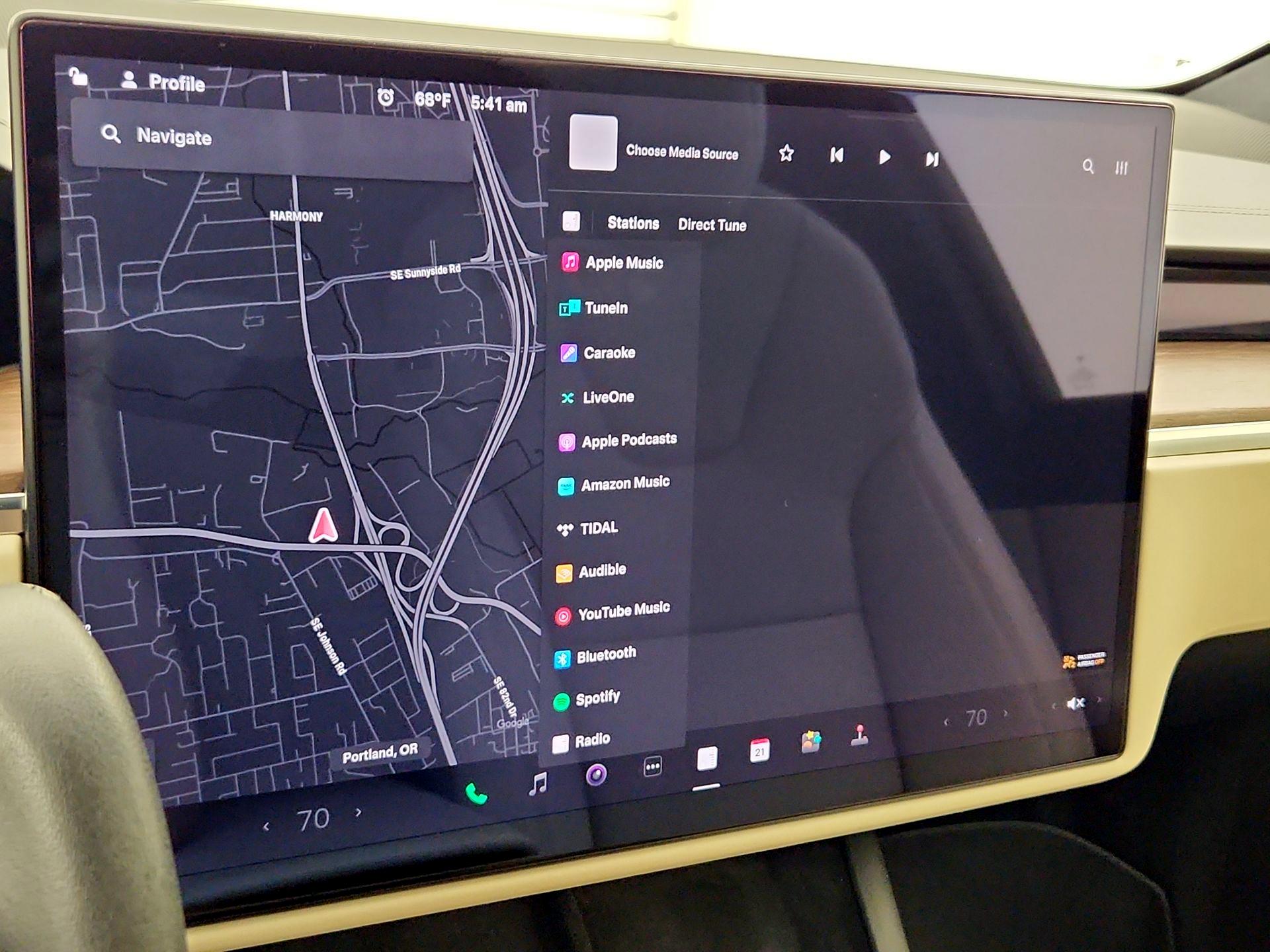 Thumbnail: 2022 Tesla Model X - 15