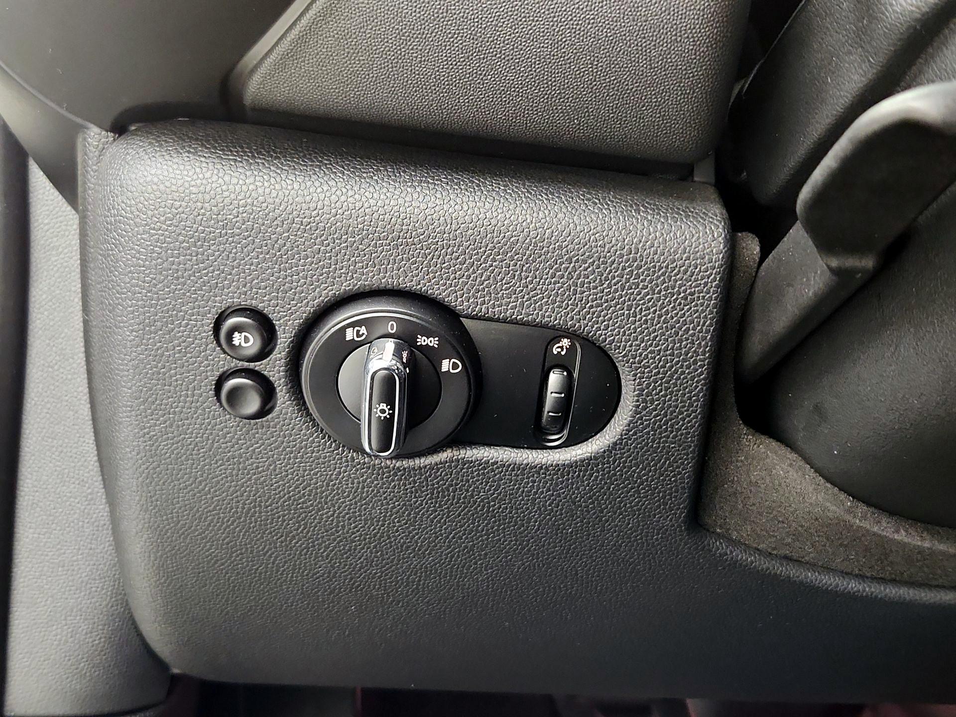 Thumbnail: 2015 MINI Cooper Hardtop - 13
