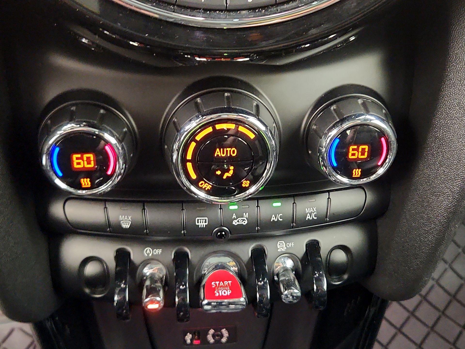 Thumbnail: 2015 MINI Cooper Hardtop - 15