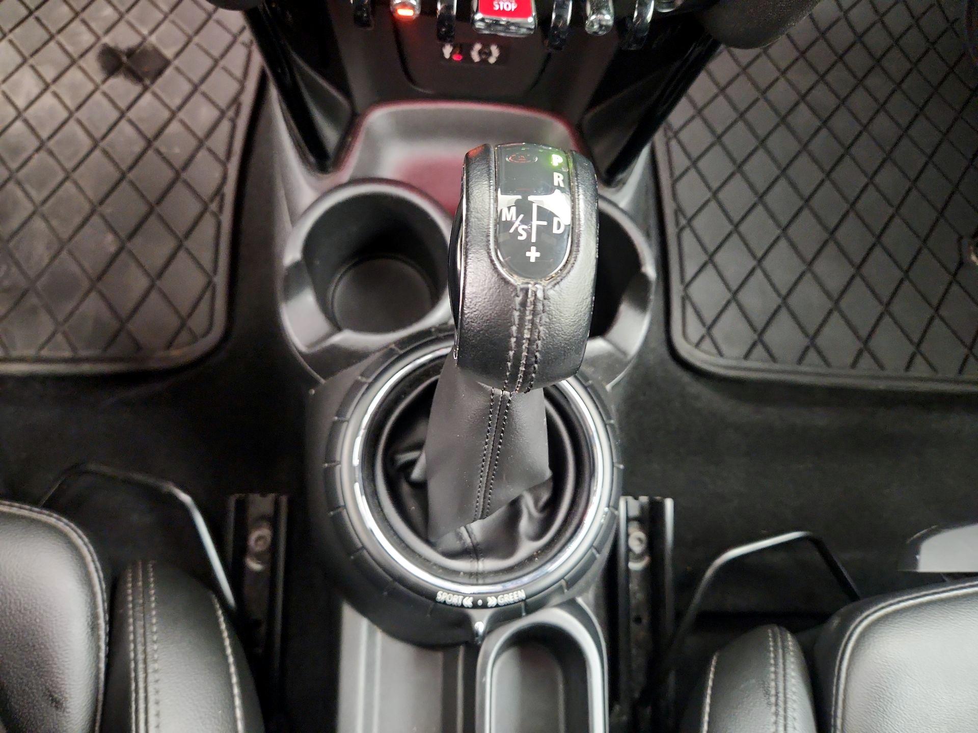 Thumbnail: 2015 MINI Cooper Hardtop - 16
