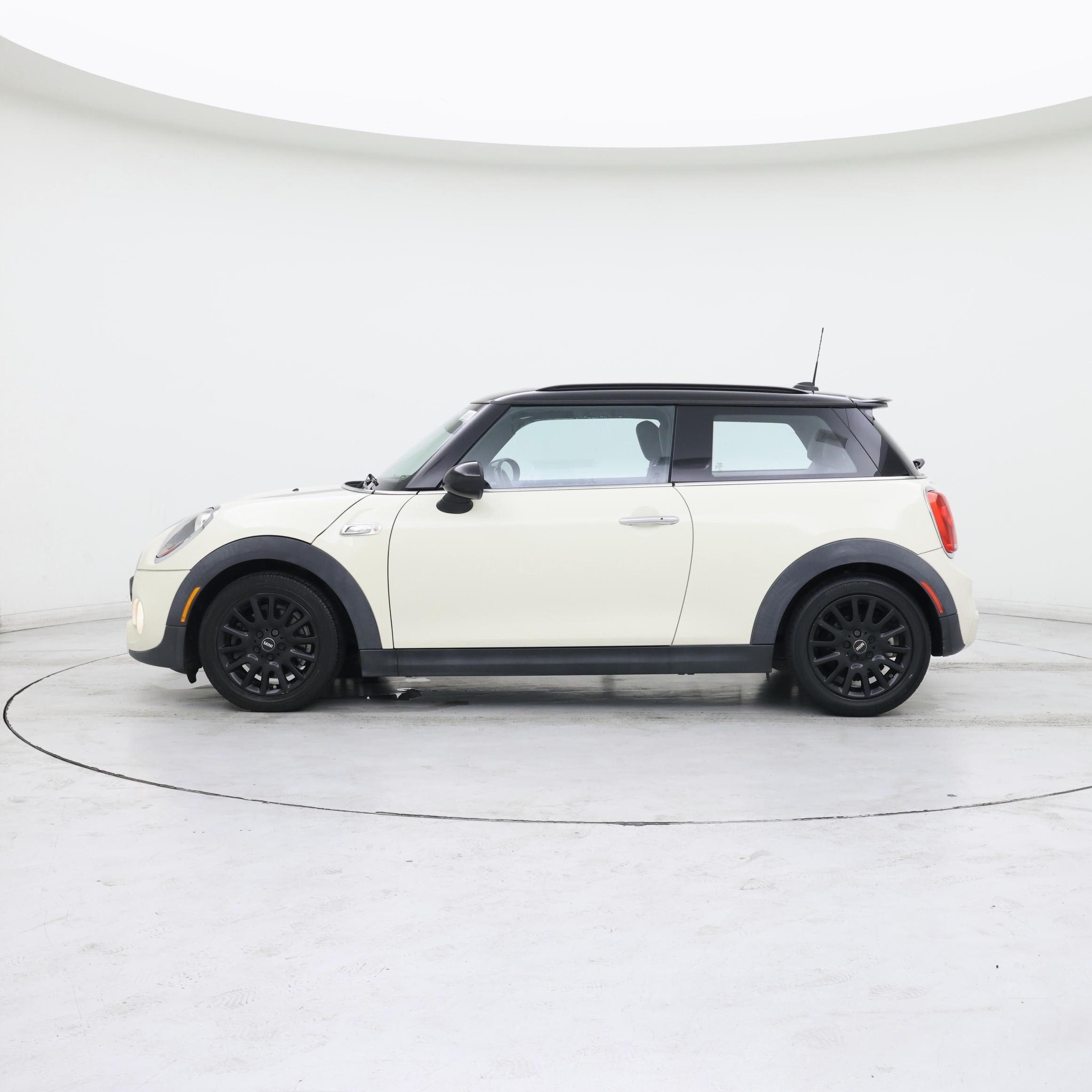 Thumbnail: 2015 MINI Cooper Hardtop - 3
