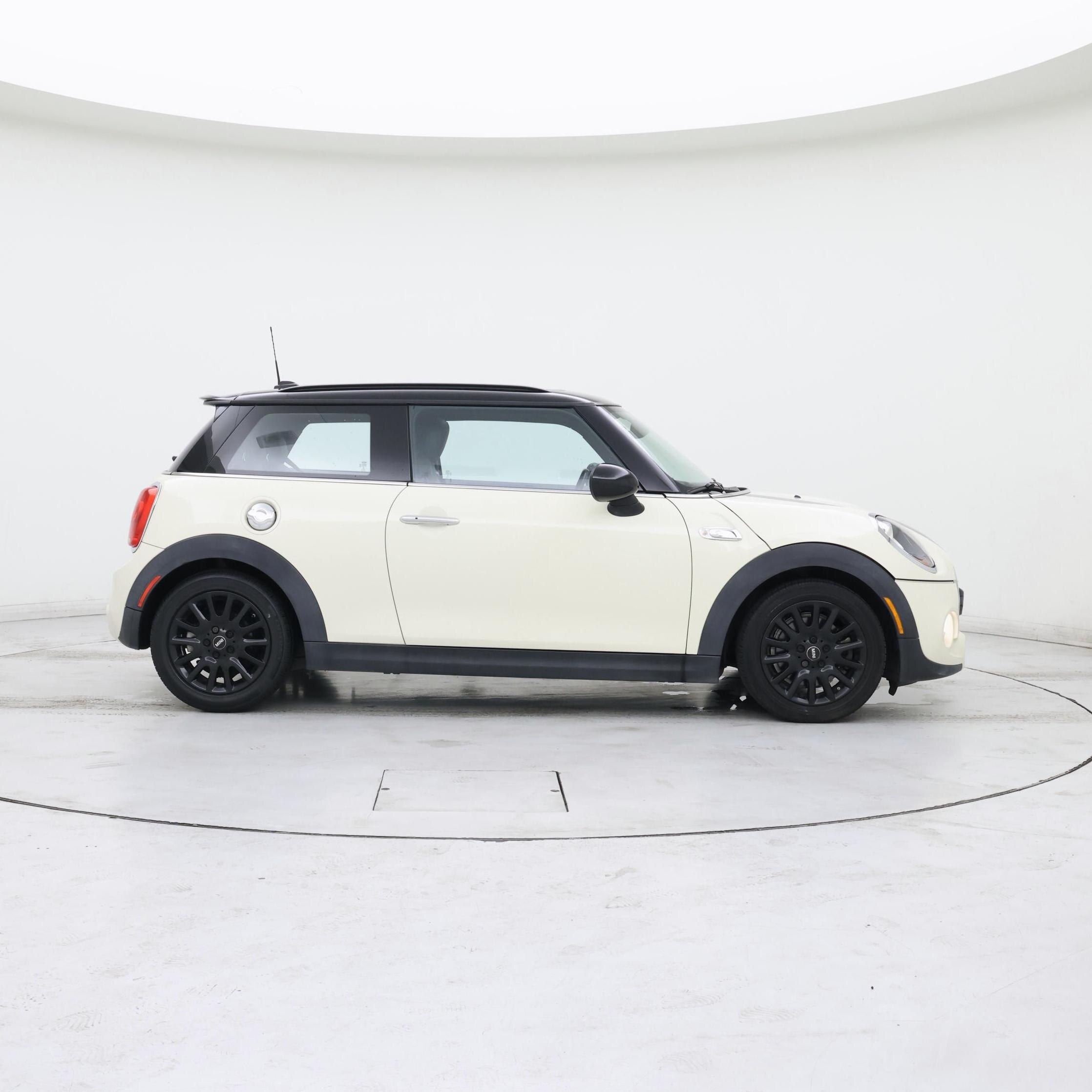 Thumbnail: 2015 MINI Cooper Hardtop - 7