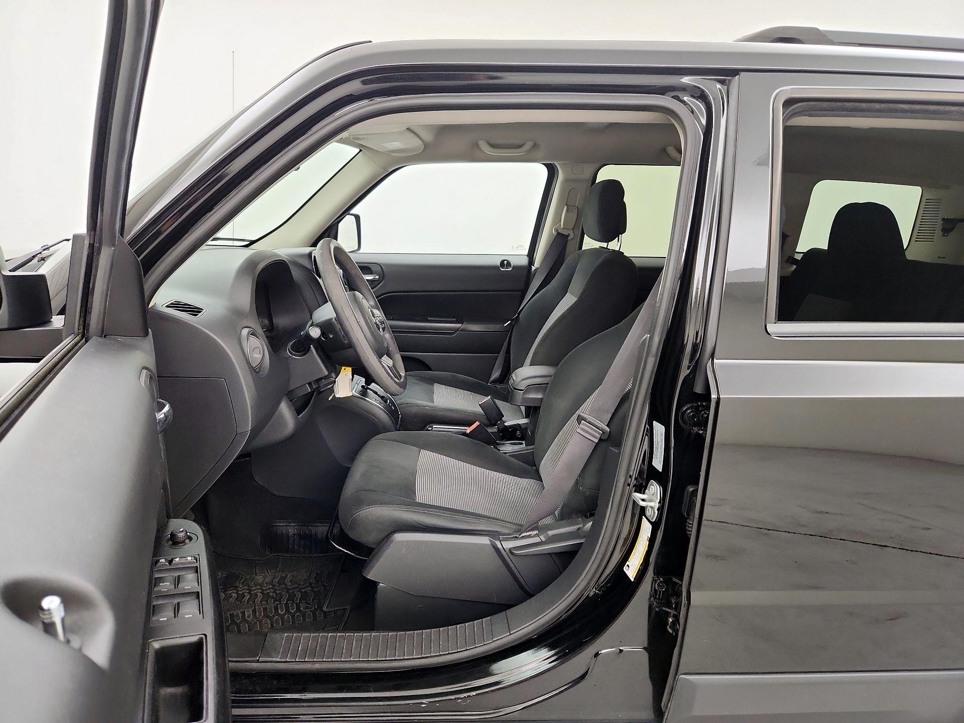 Thumbnail: 2017 Jeep Patriot - 11