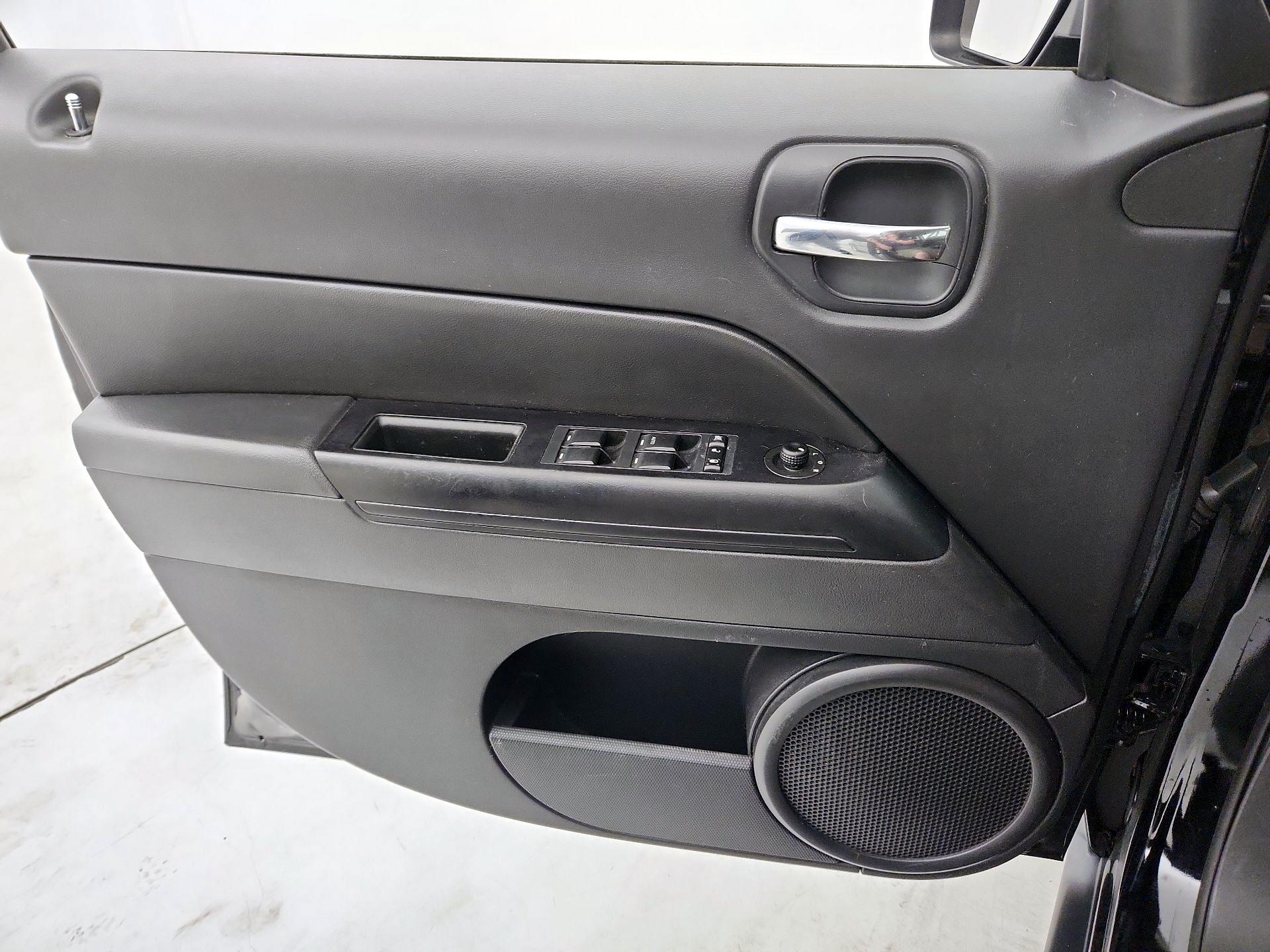 Thumbnail: 2017 Jeep Patriot - 12
