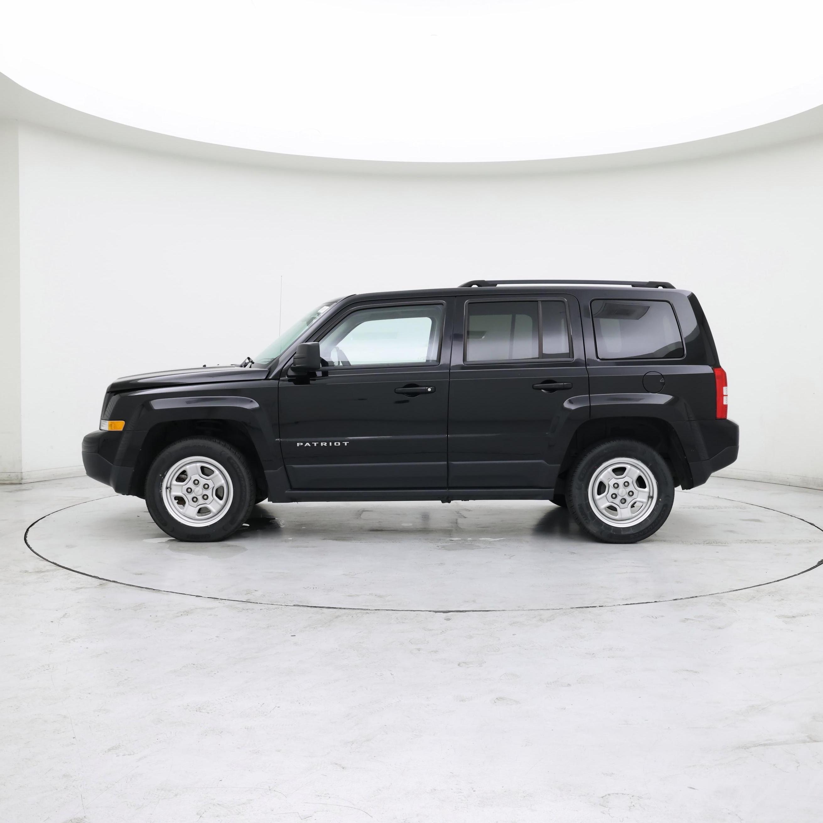 Thumbnail: 2017 Jeep Patriot - 3