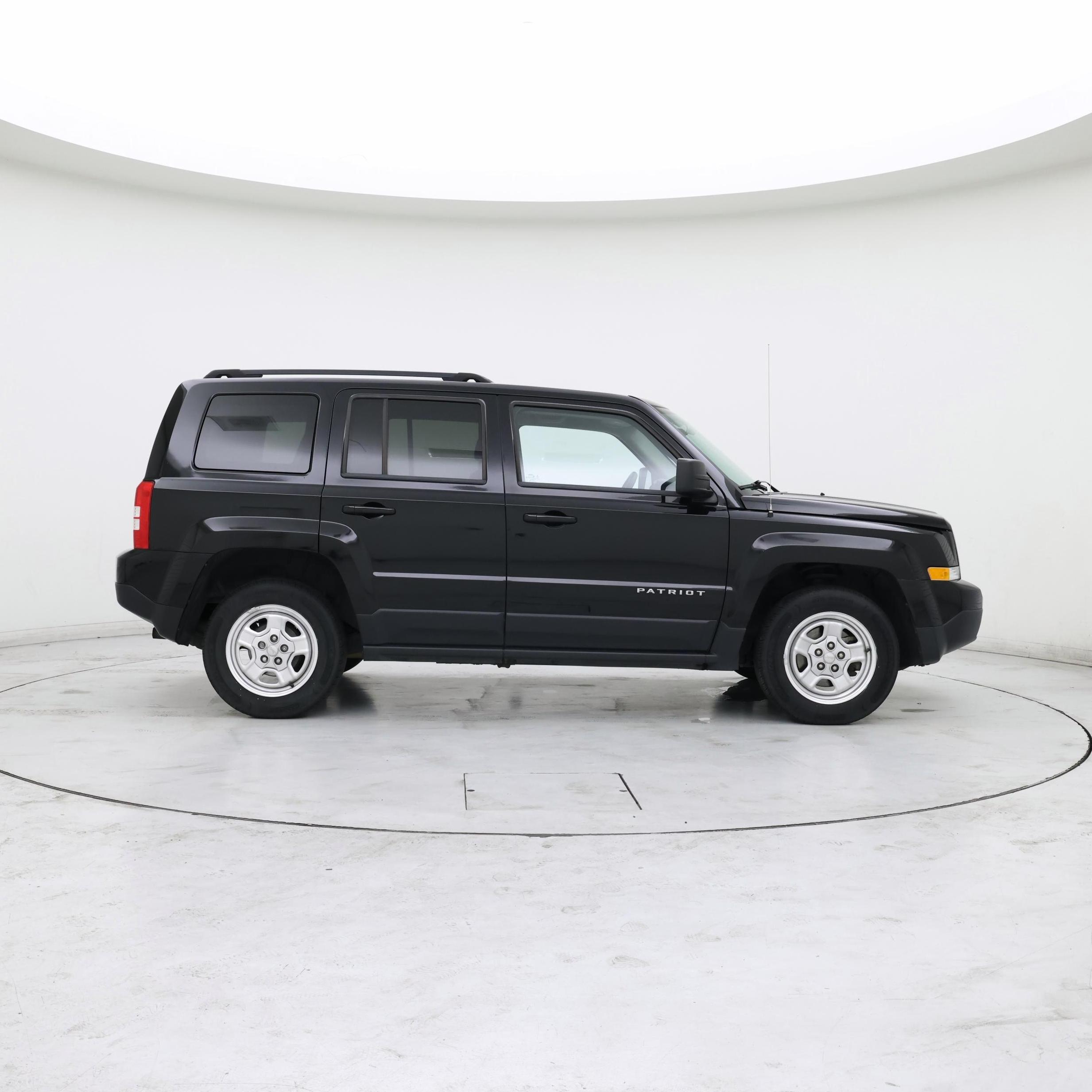 Thumbnail: 2017 Jeep Patriot - 7