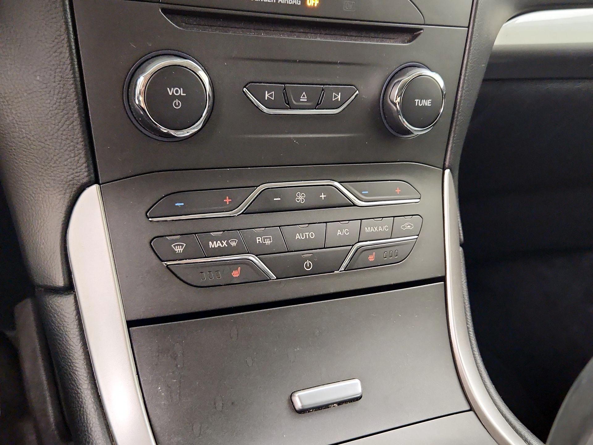 Thumbnail: 2018 Ford Edge - 16