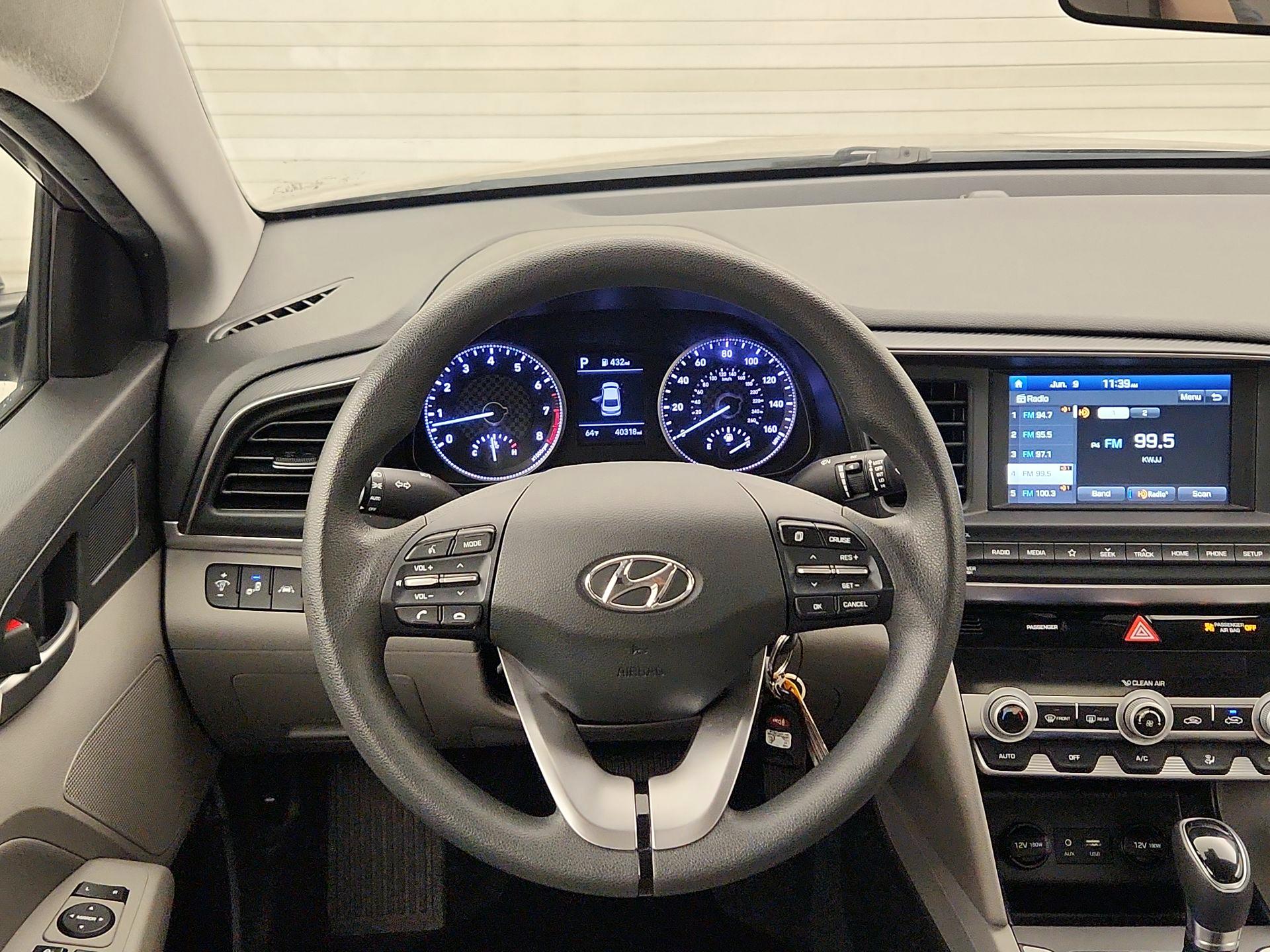 Thumbnail: 2020 Hyundai Elantra - 10