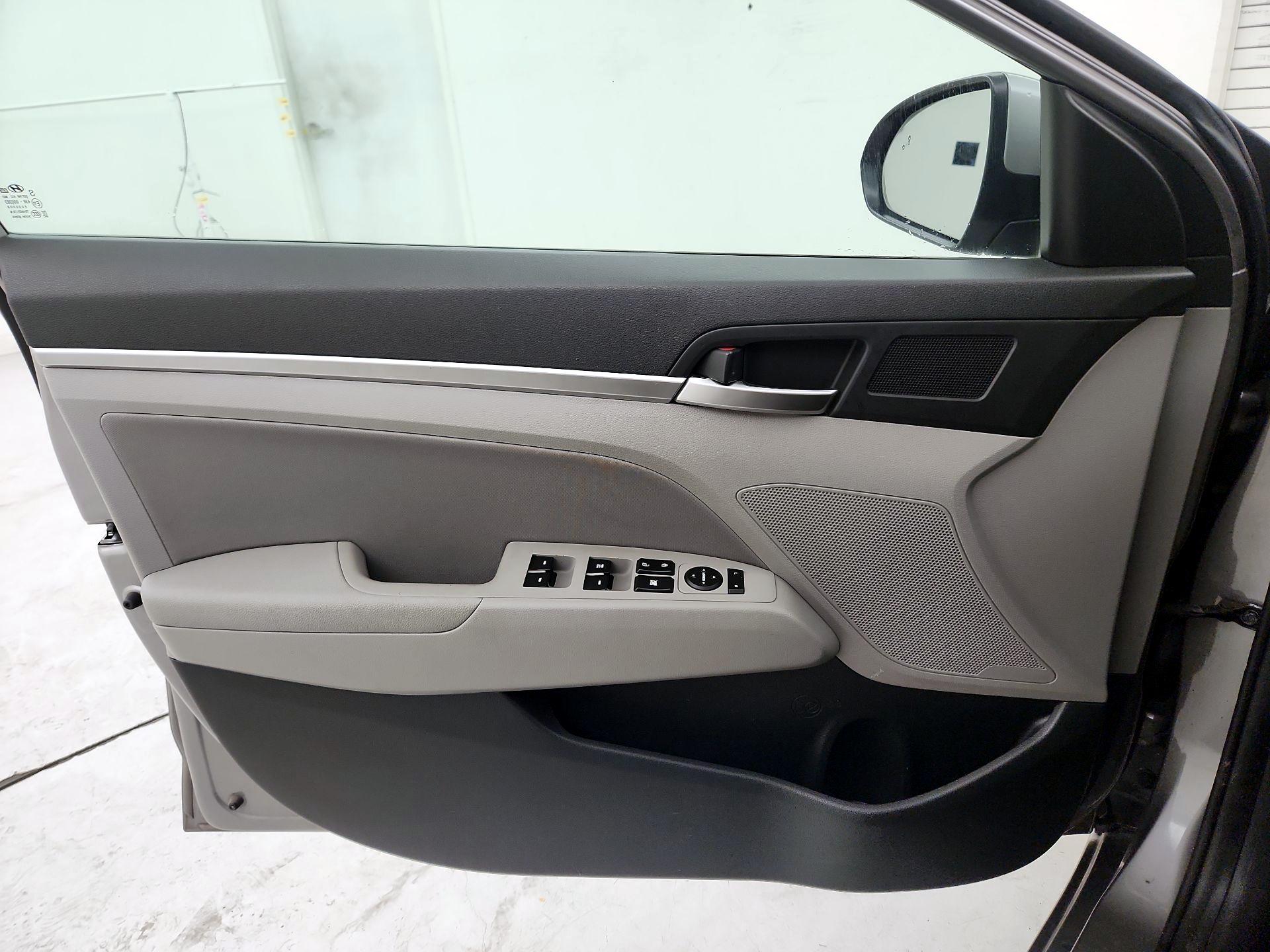 Thumbnail: 2020 Hyundai Elantra - 12