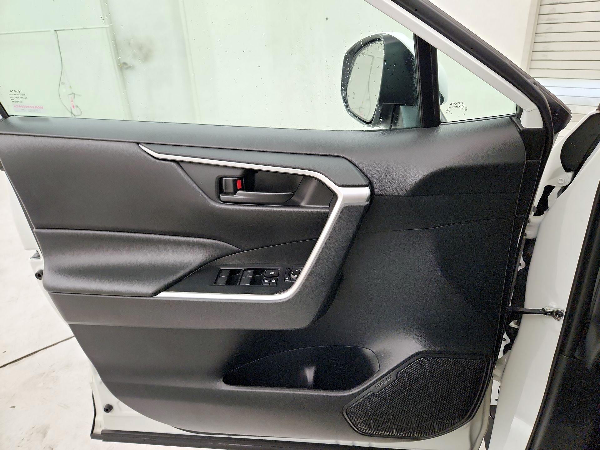 Thumbnail: 2021 Toyota RAV4 - 12