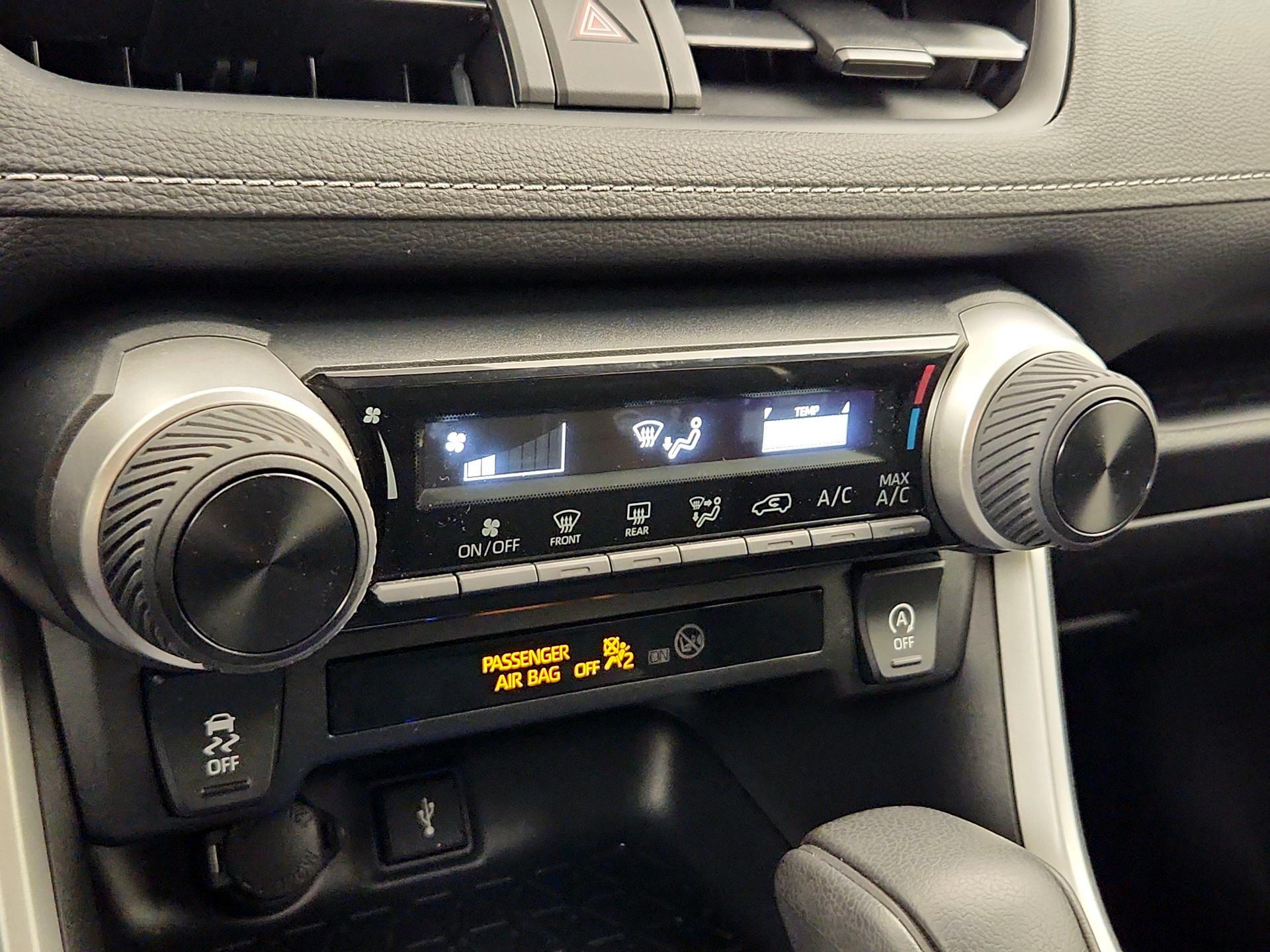 Thumbnail: 2021 Toyota RAV4 - 16