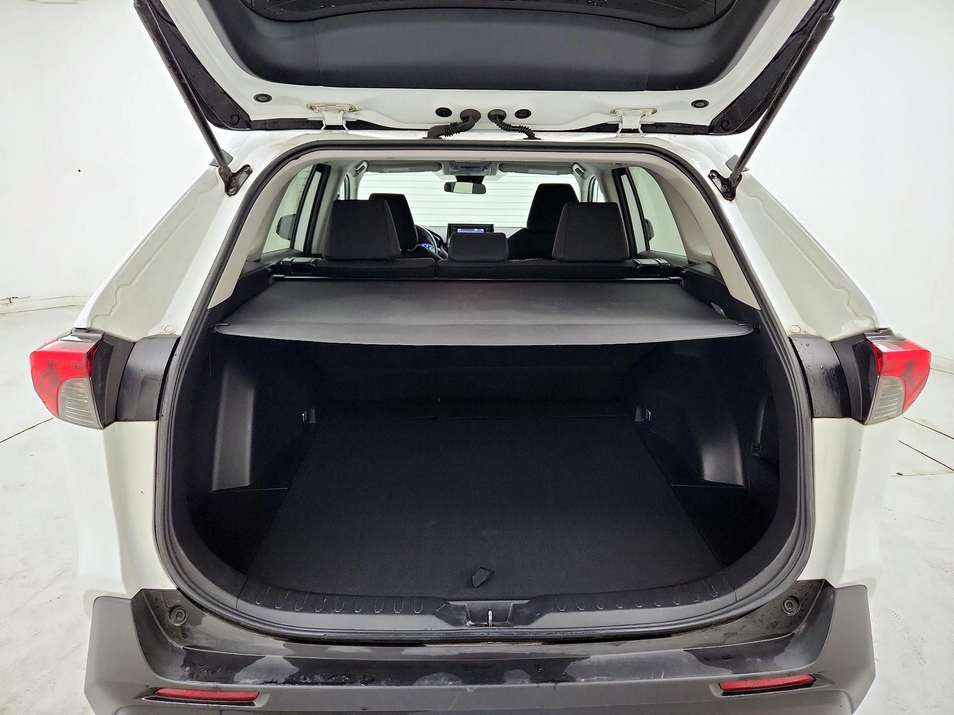 Thumbnail: 2021 Toyota RAV4 - 20