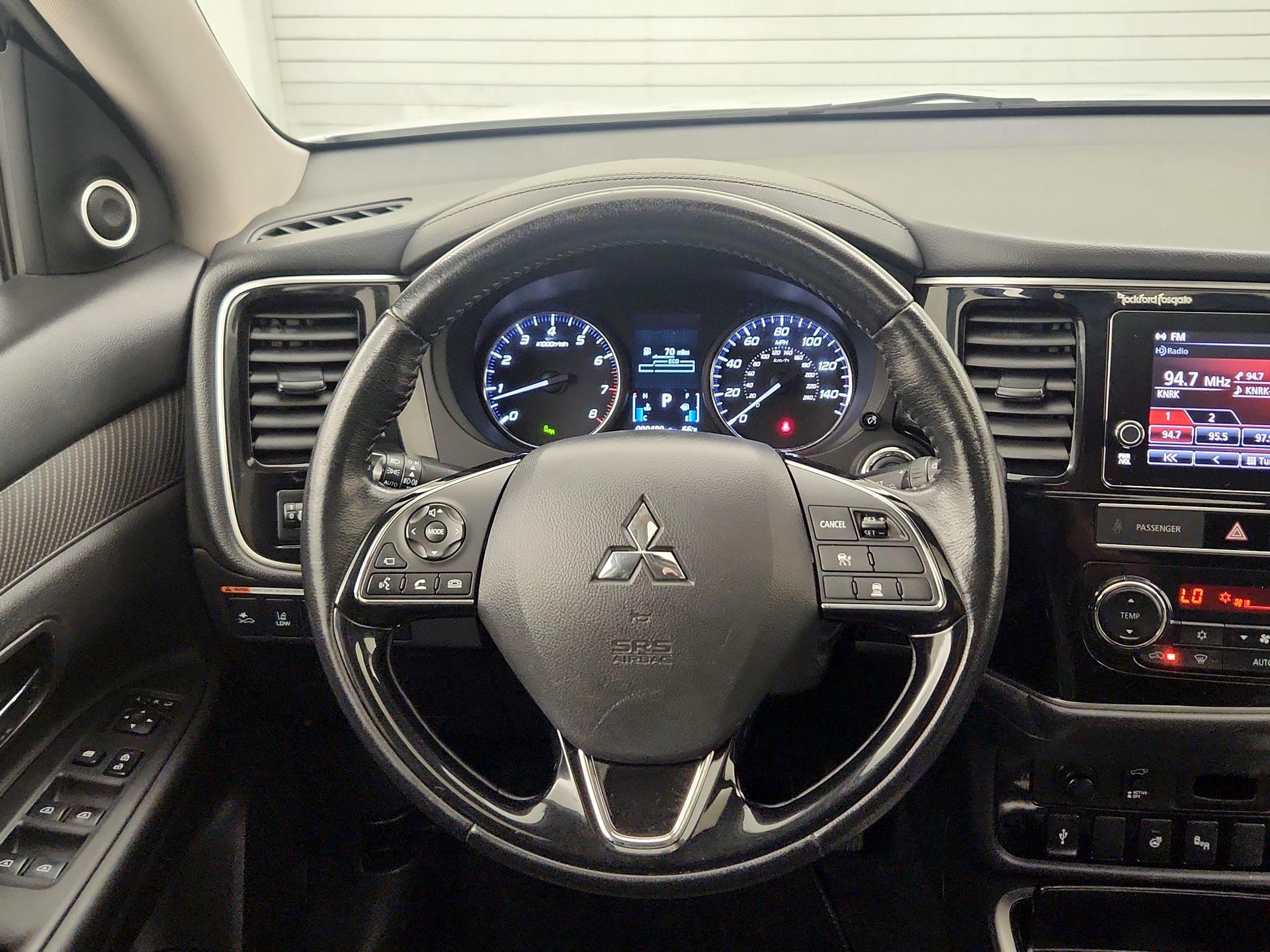 Thumbnail: 2019 Mitsubishi Outlander - 10