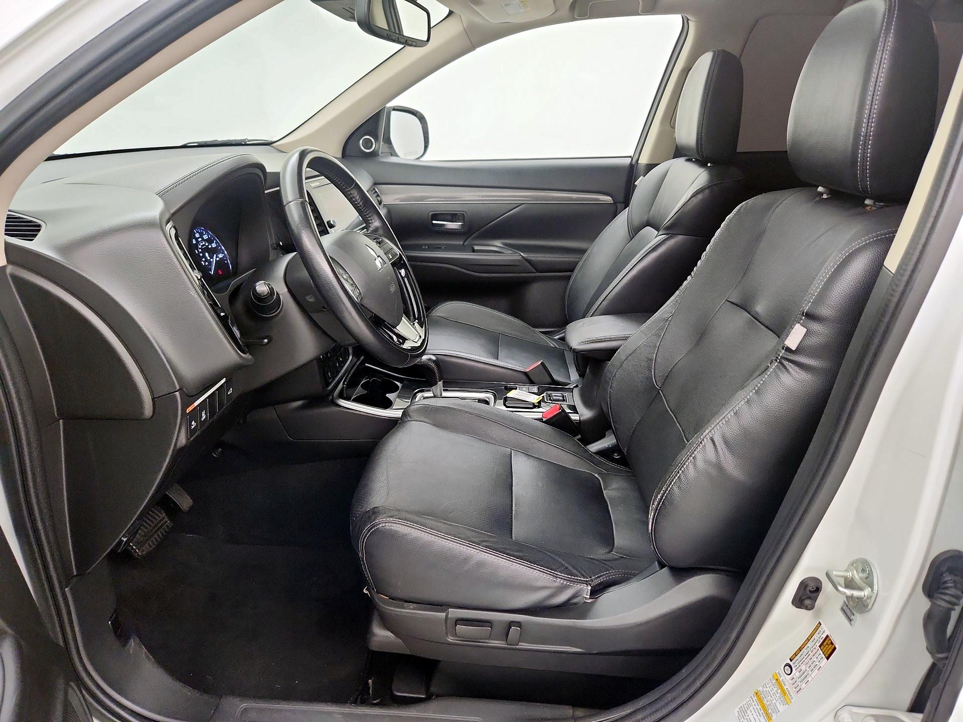 Thumbnail: 2019 Mitsubishi Outlander - 11