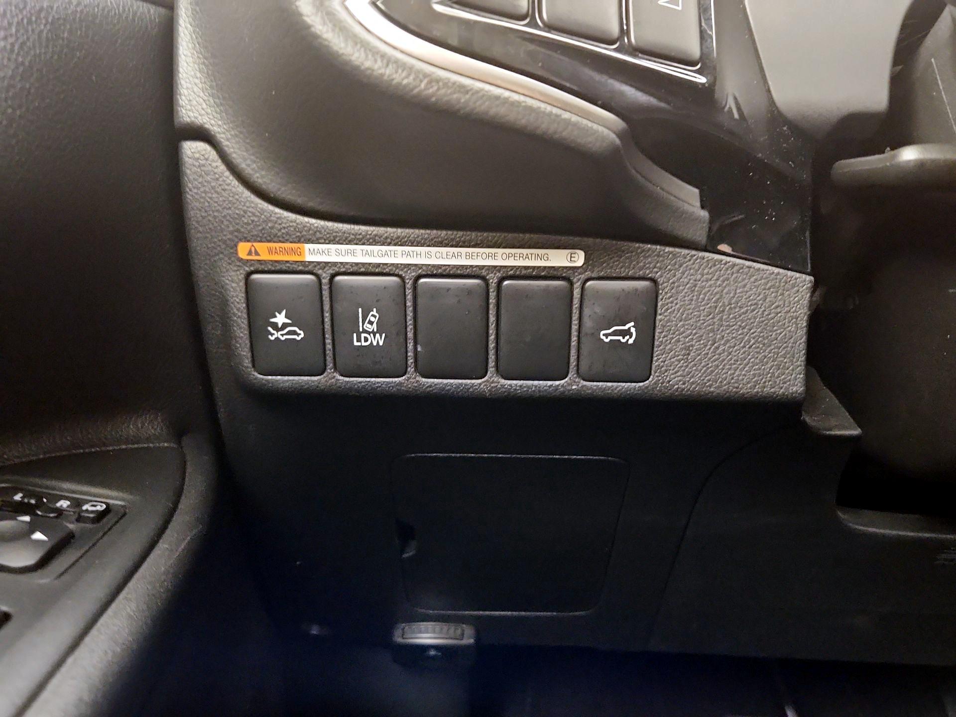 Thumbnail: 2019 Mitsubishi Outlander - 13