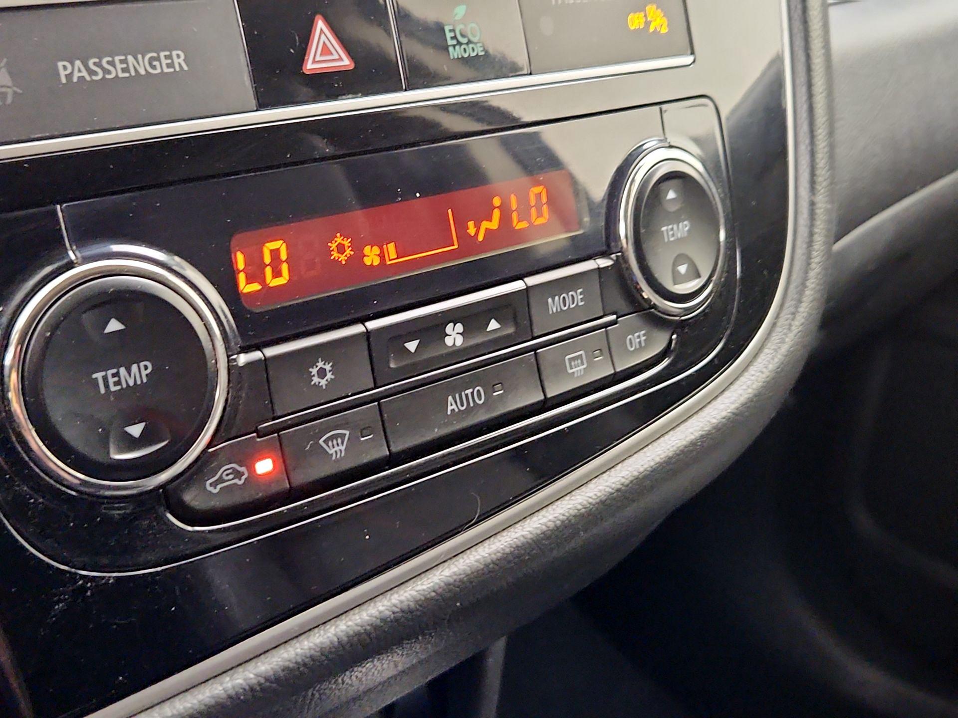 Thumbnail: 2019 Mitsubishi Outlander - 16