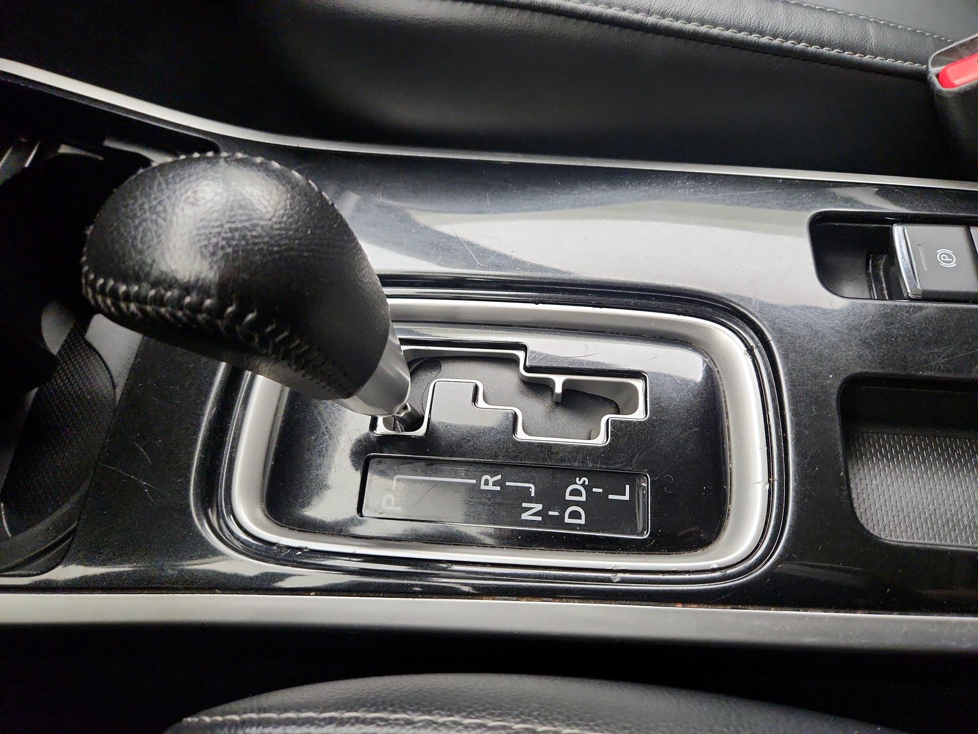 Thumbnail: 2019 Mitsubishi Outlander - 17