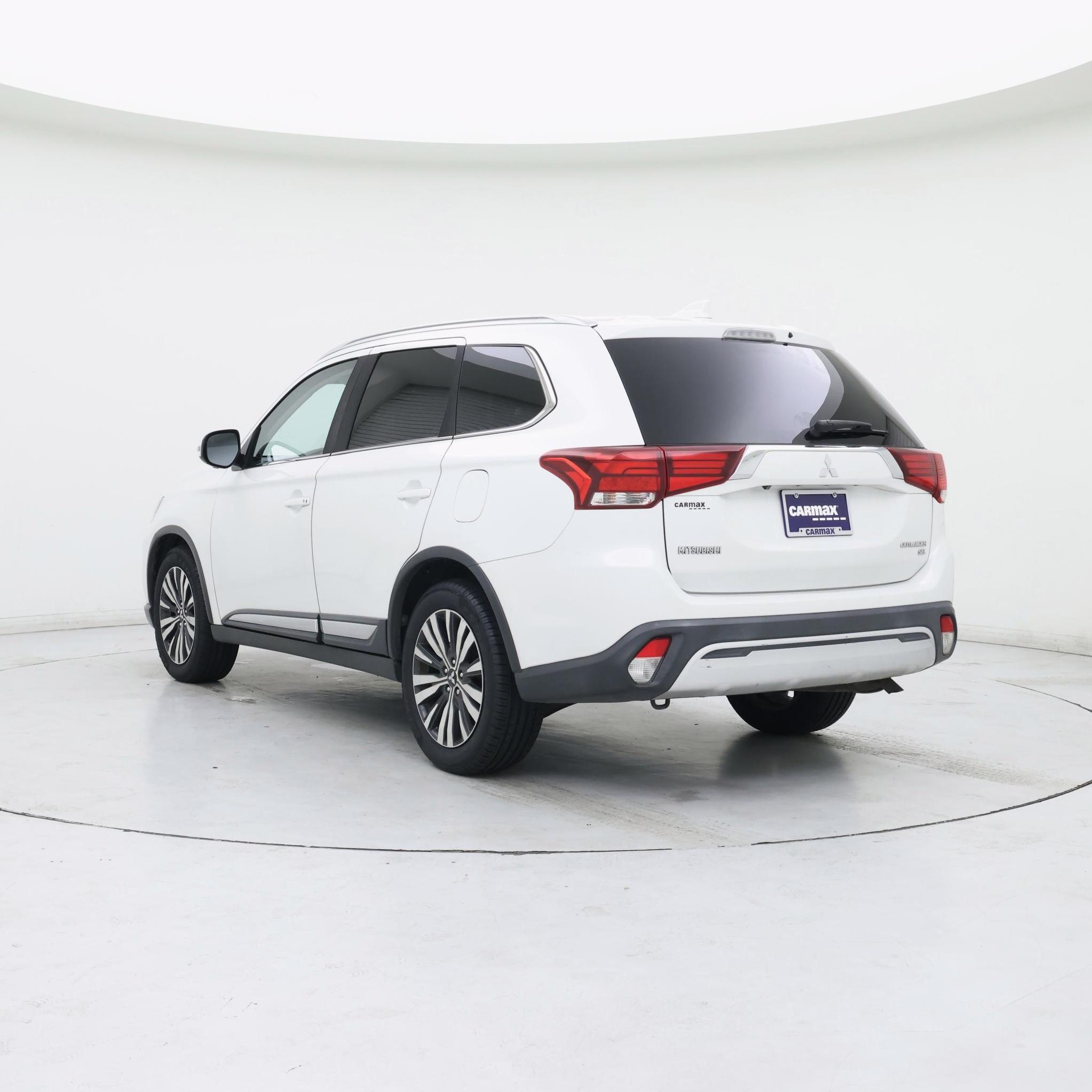 Thumbnail: 2019 Mitsubishi Outlander - 2