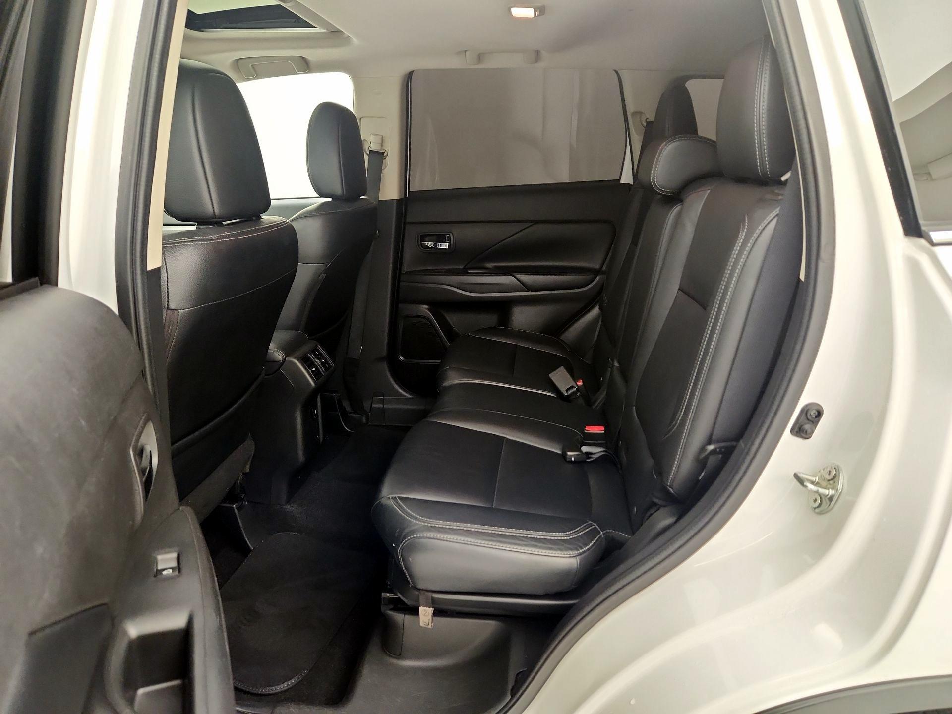 Thumbnail: 2019 Mitsubishi Outlander - 19