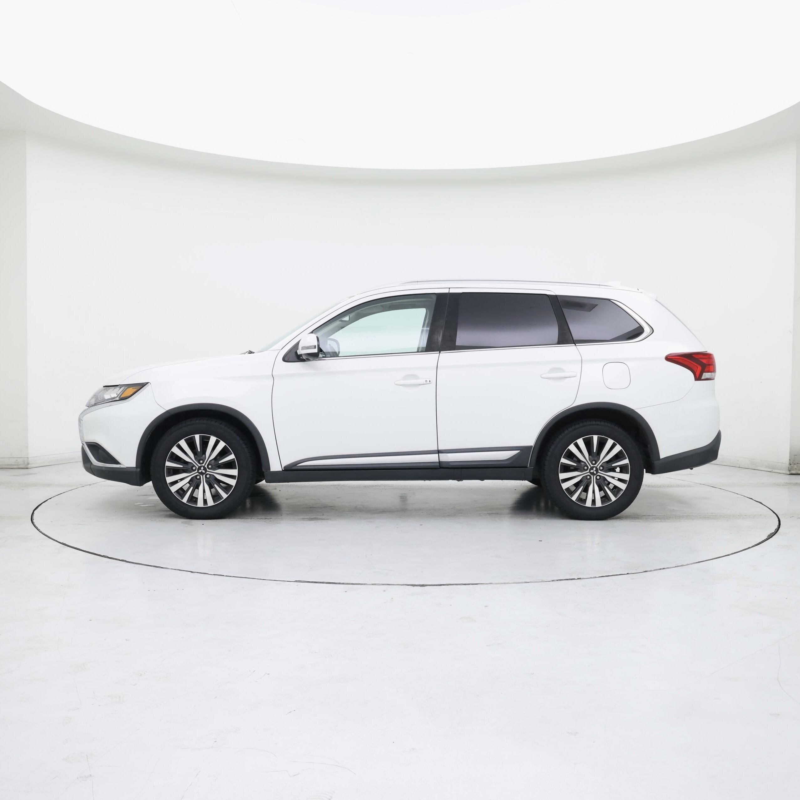 Thumbnail: 2019 Mitsubishi Outlander - 3
