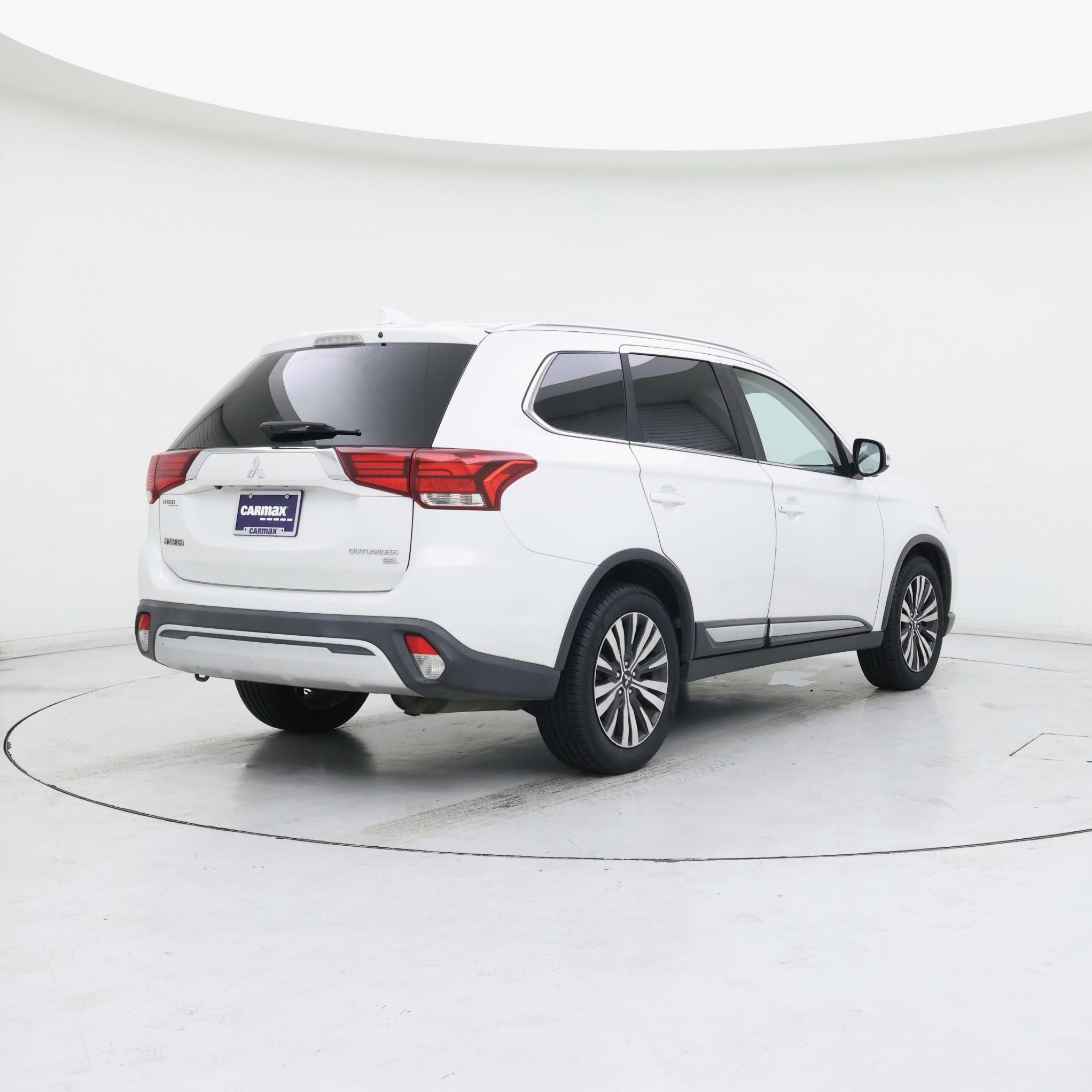 Thumbnail: 2019 Mitsubishi Outlander - 8