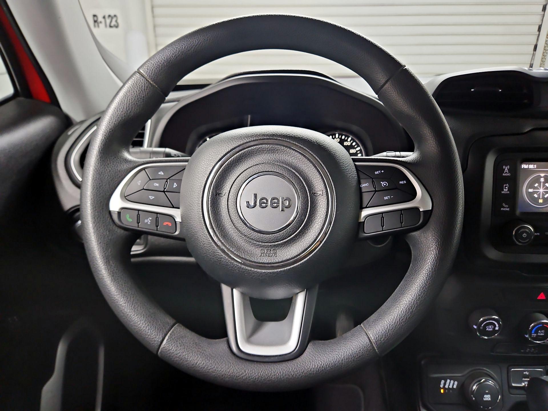 Thumbnail: 2018 Jeep Renegade - 10