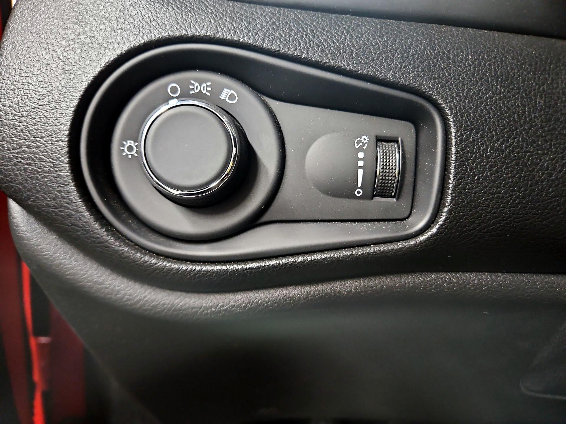 Thumbnail: 2018 Jeep Renegade - 13
