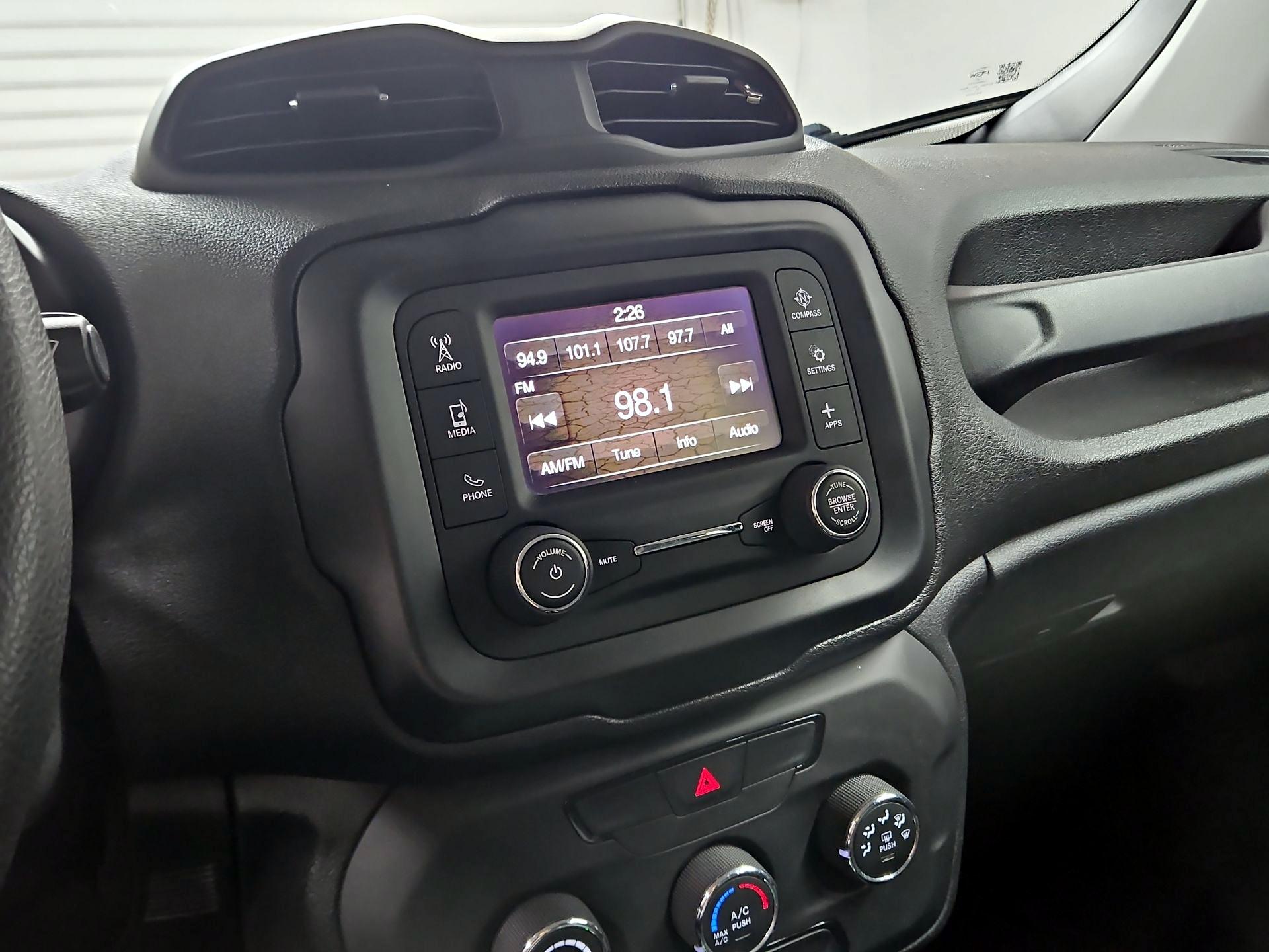 Thumbnail: 2018 Jeep Renegade - 15