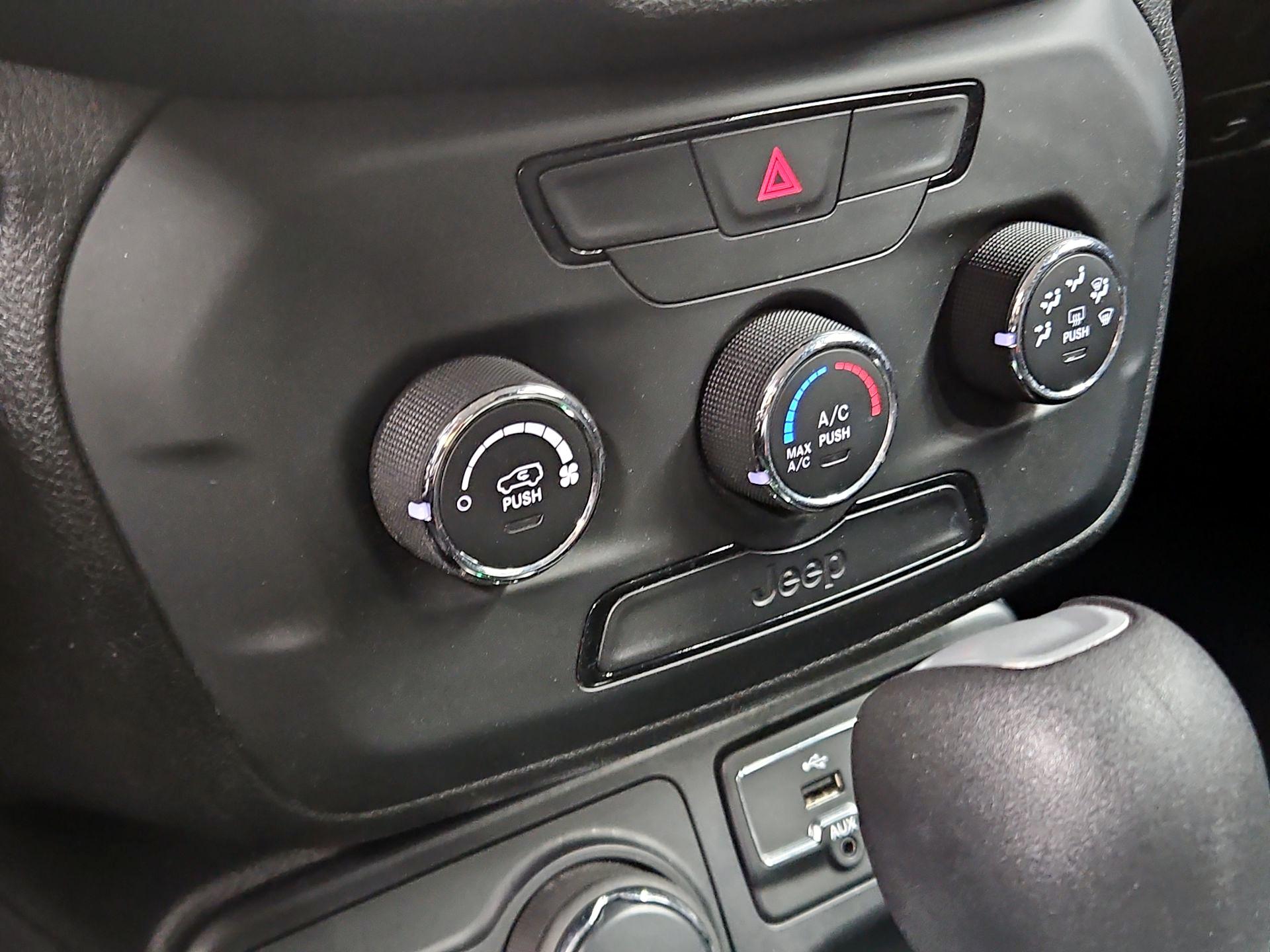 Thumbnail: 2018 Jeep Renegade - 16