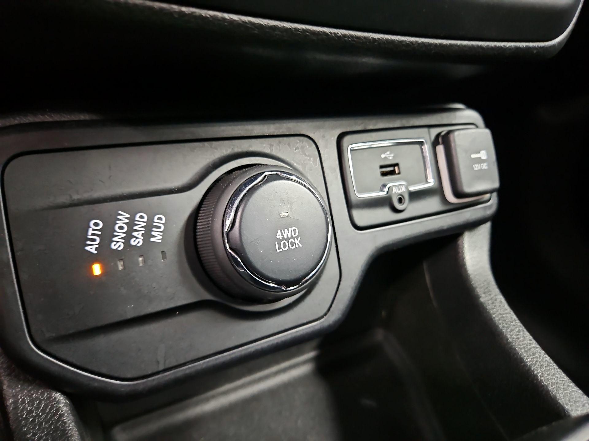 Thumbnail: 2018 Jeep Renegade - 18