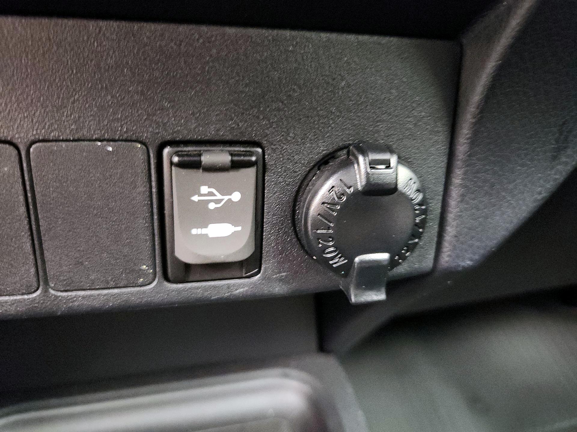 Thumbnail: 2017 Toyota RAV4 - 18