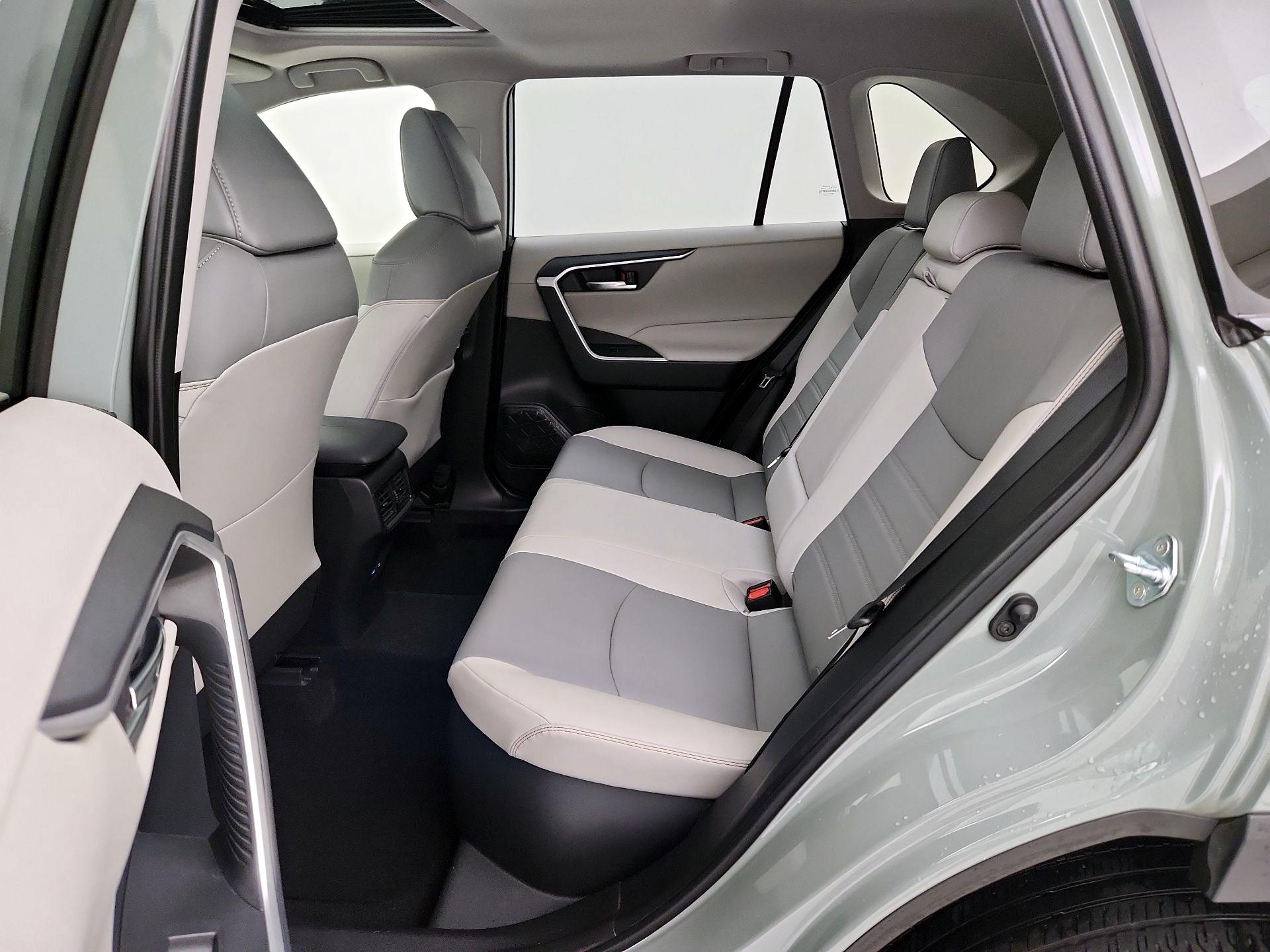 Thumbnail: 2022 Toyota RAV4 - 20