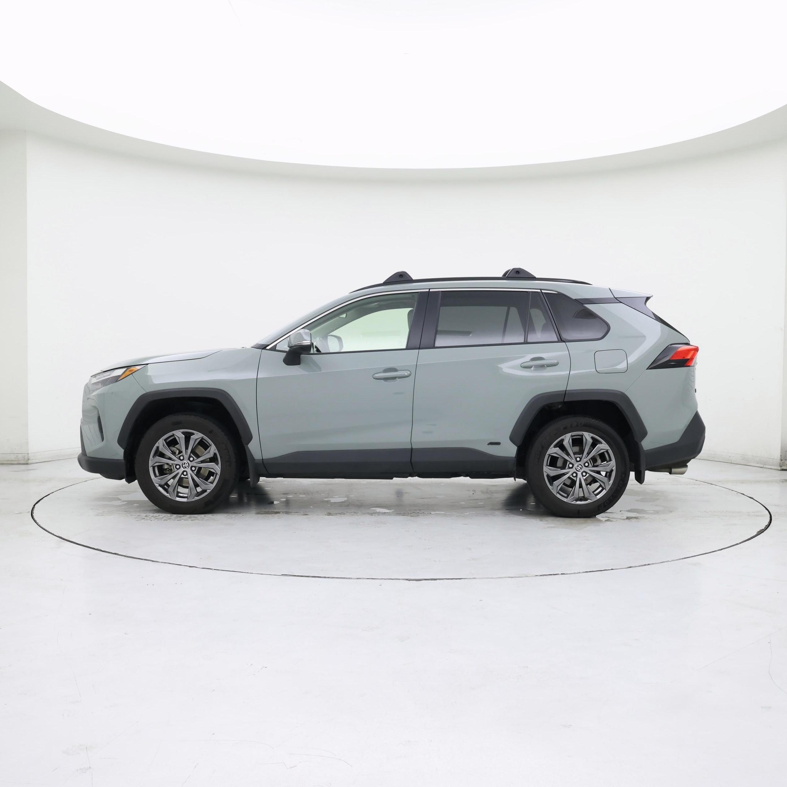 Thumbnail: 2022 Toyota RAV4 - 3