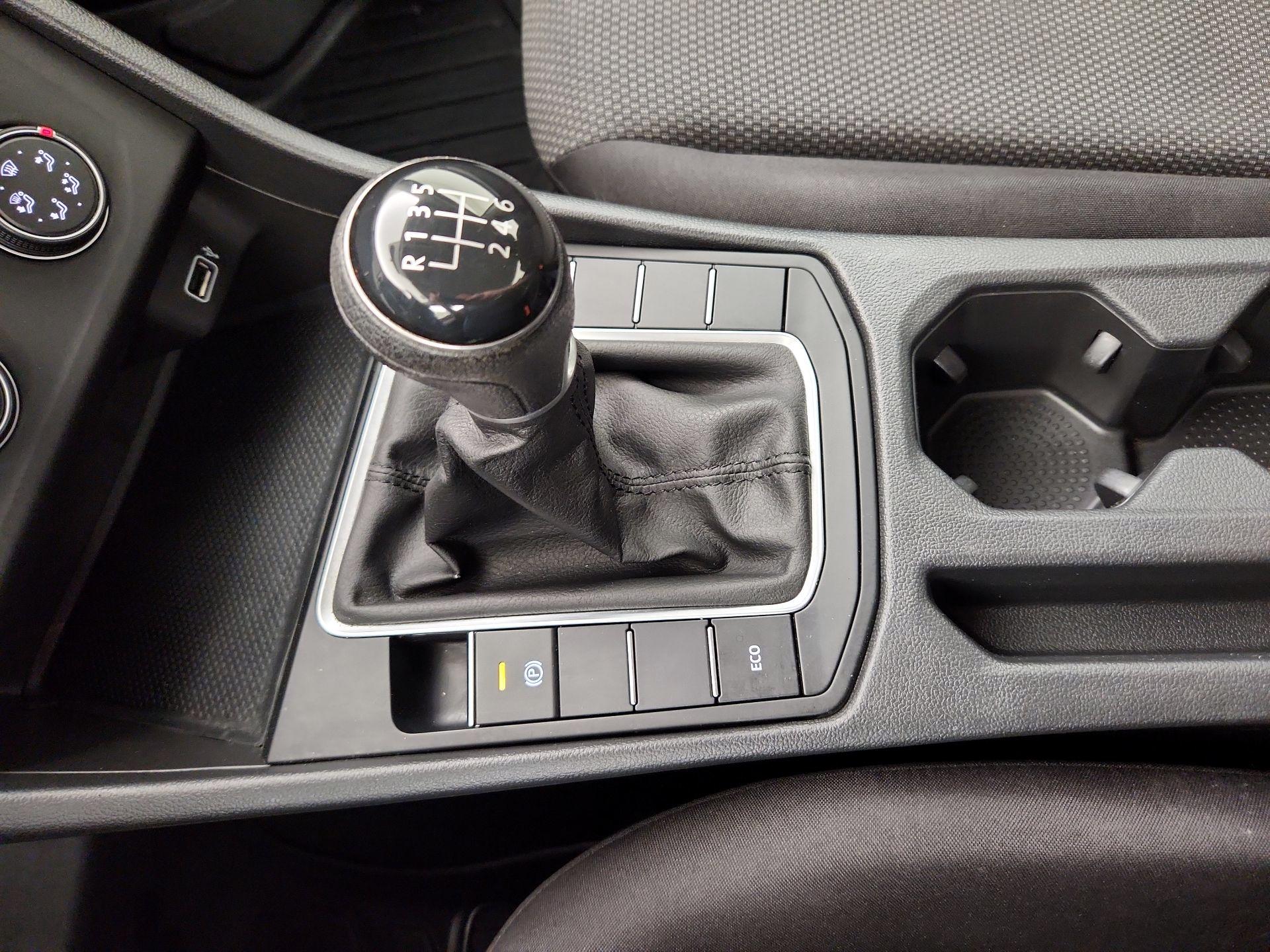 Thumbnail: 2019 Volkswagen Jetta - 17