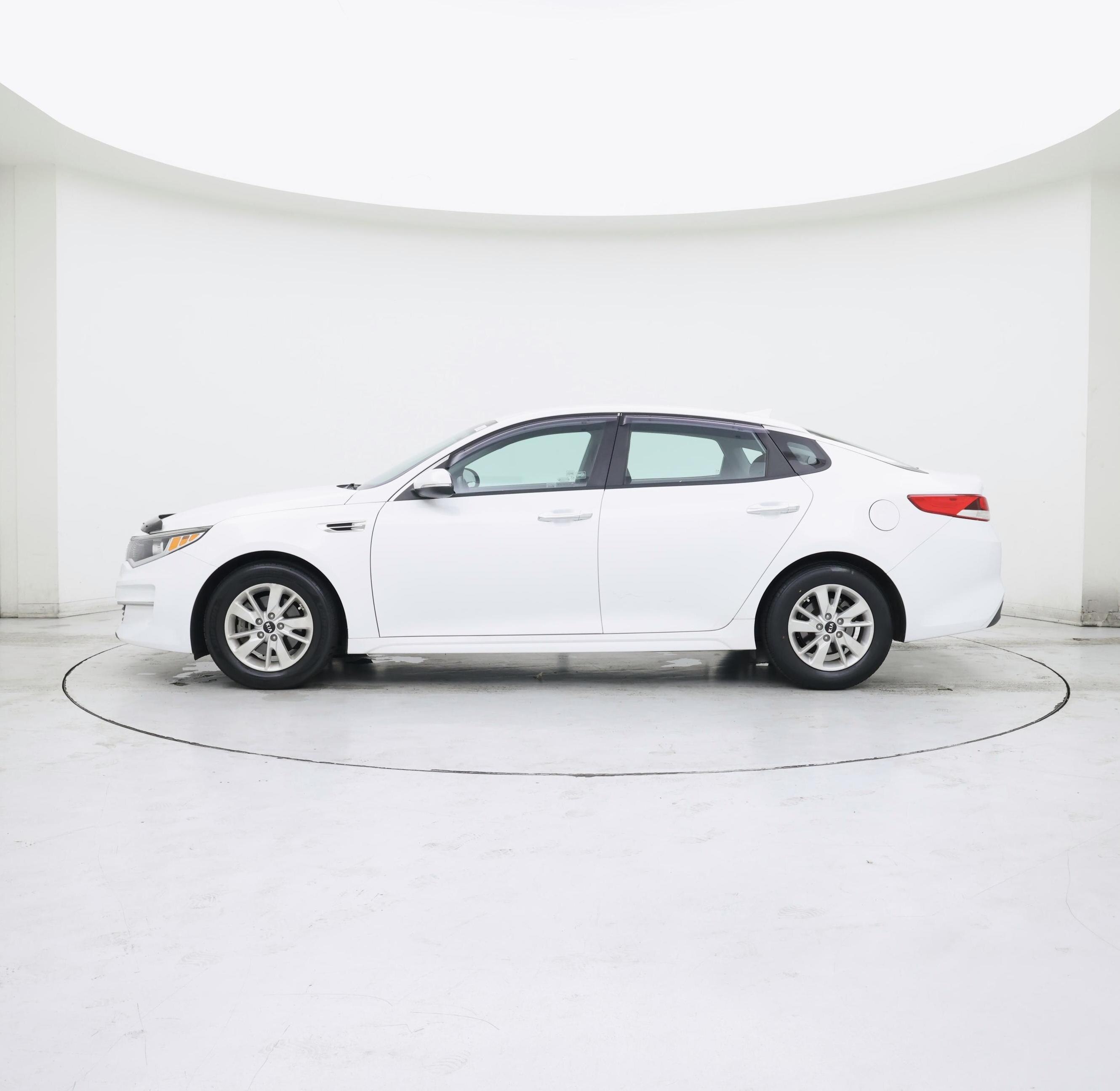 Thumbnail: 2016 Kia Optima - 3