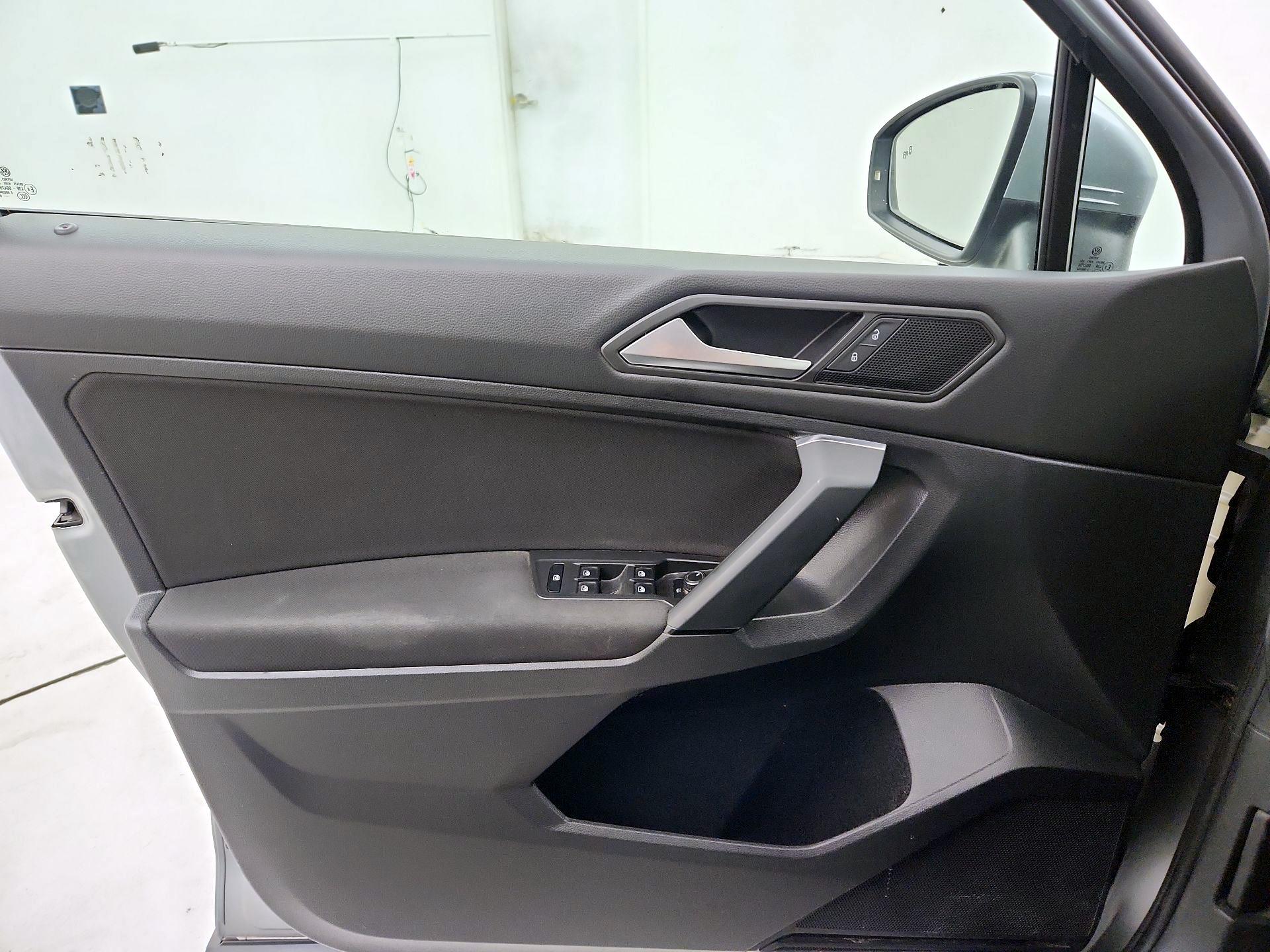 Thumbnail: 2019 Volkswagen Tiguan - 12