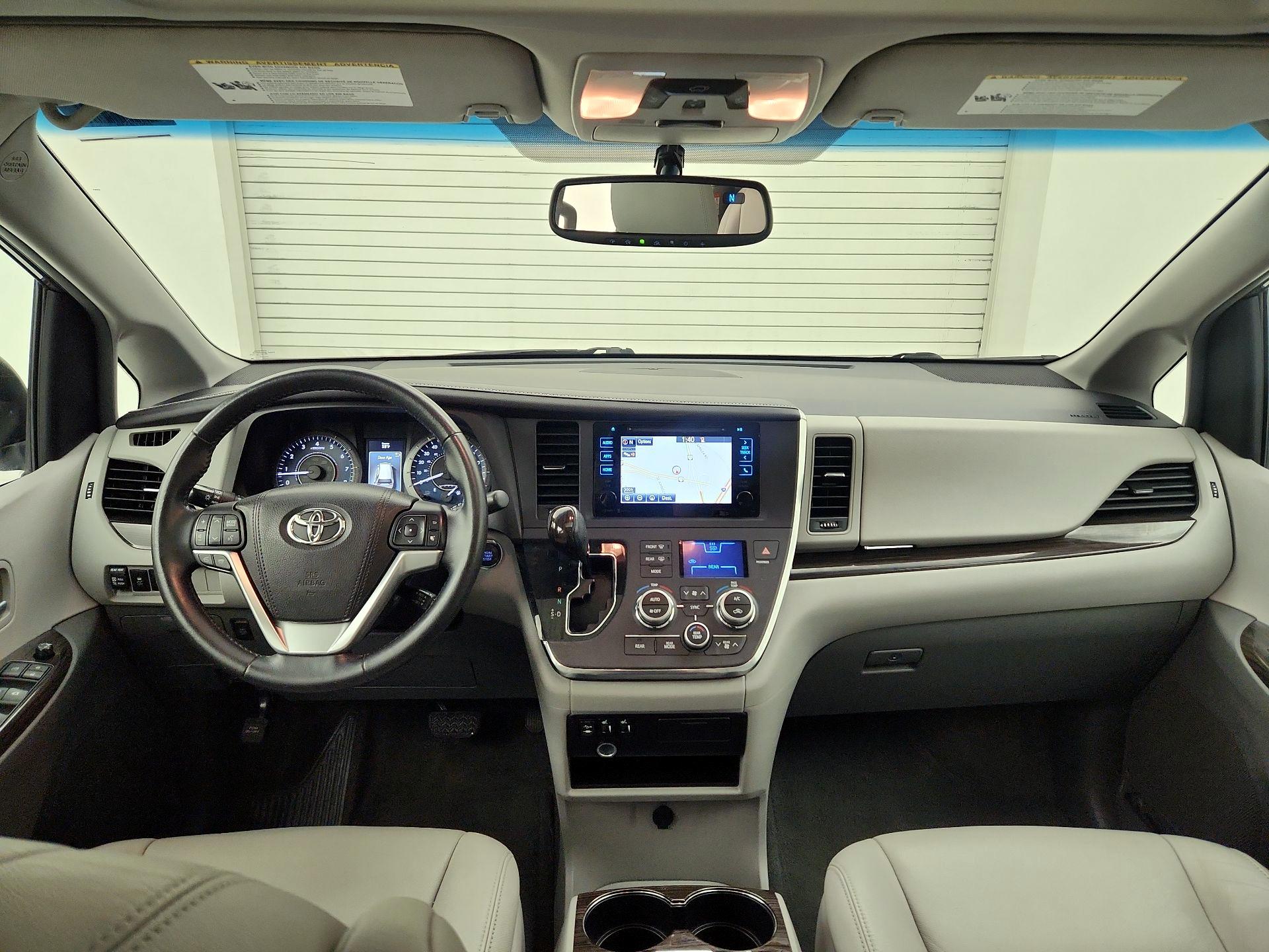 Thumbnail: 2015 Toyota Sienna - 9