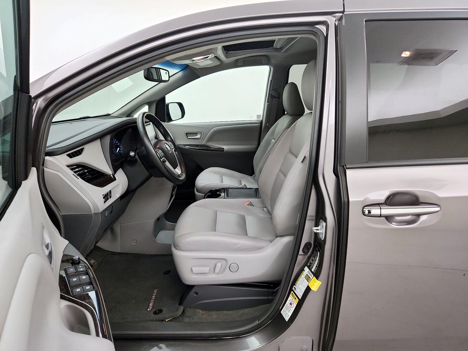 Thumbnail: 2015 Toyota Sienna - 11