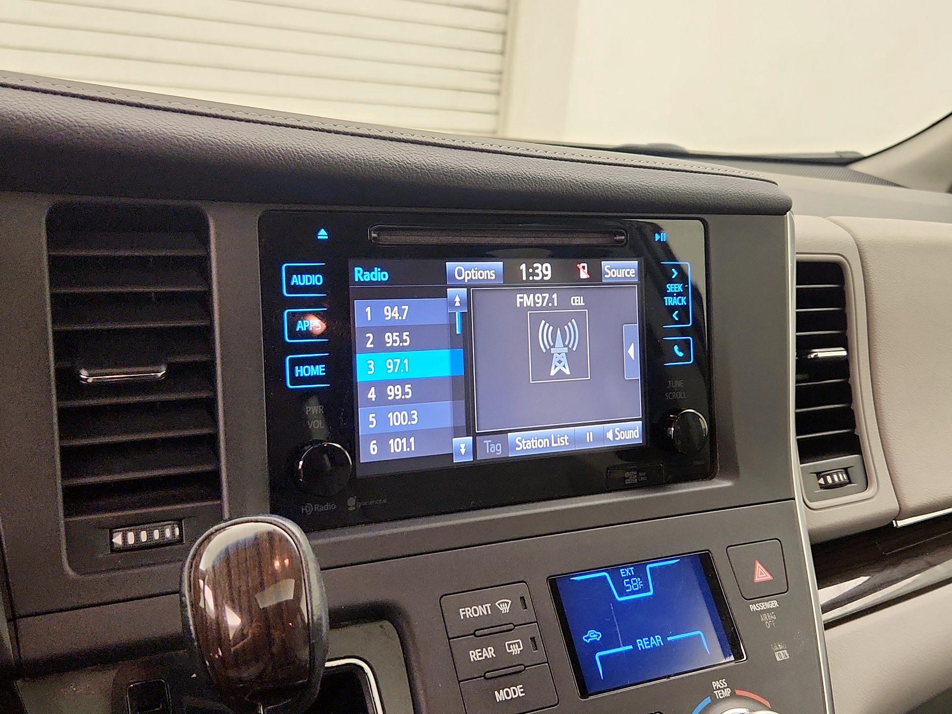 Thumbnail: 2015 Toyota Sienna - 16