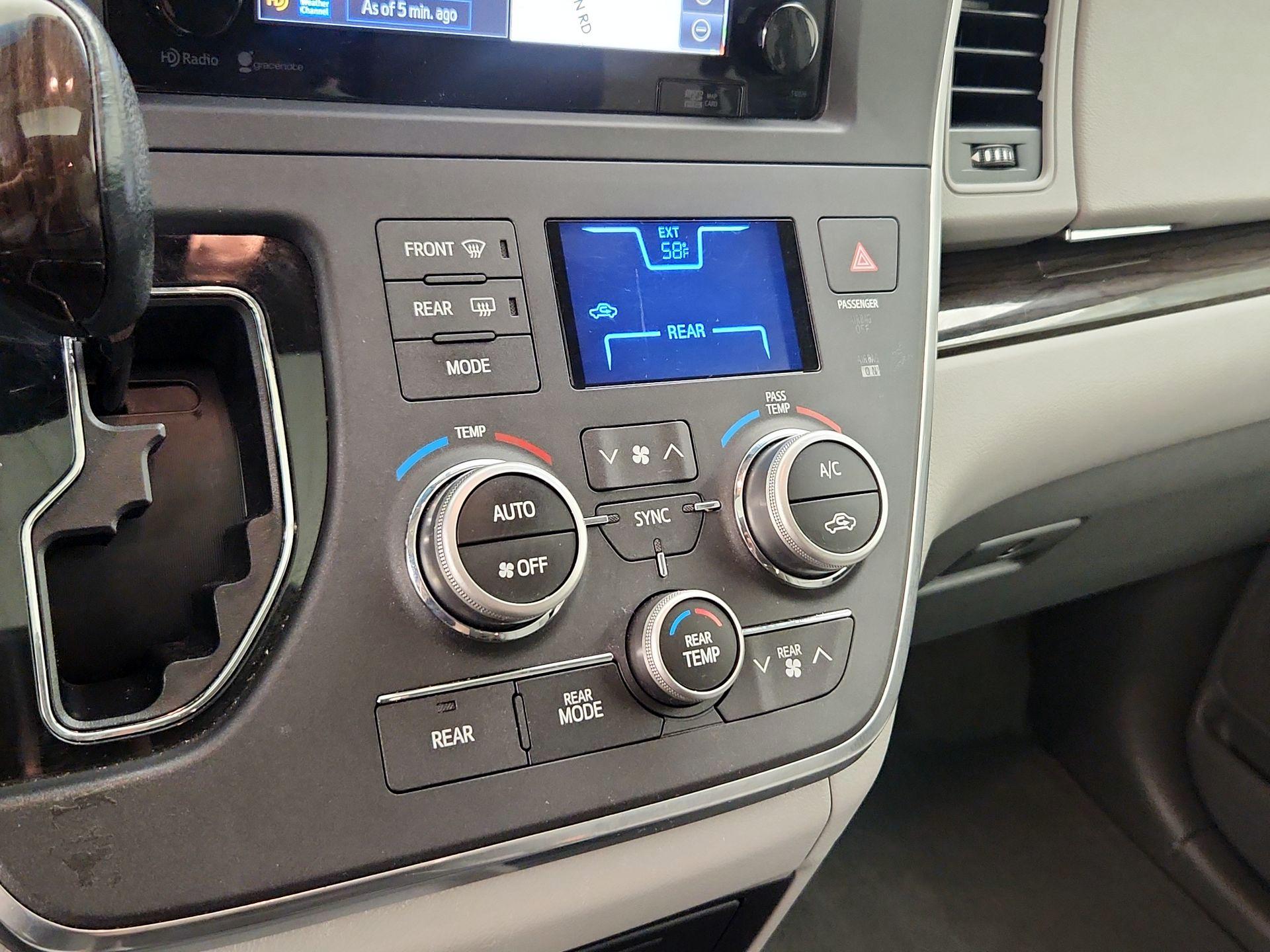 Thumbnail: 2015 Toyota Sienna - 17