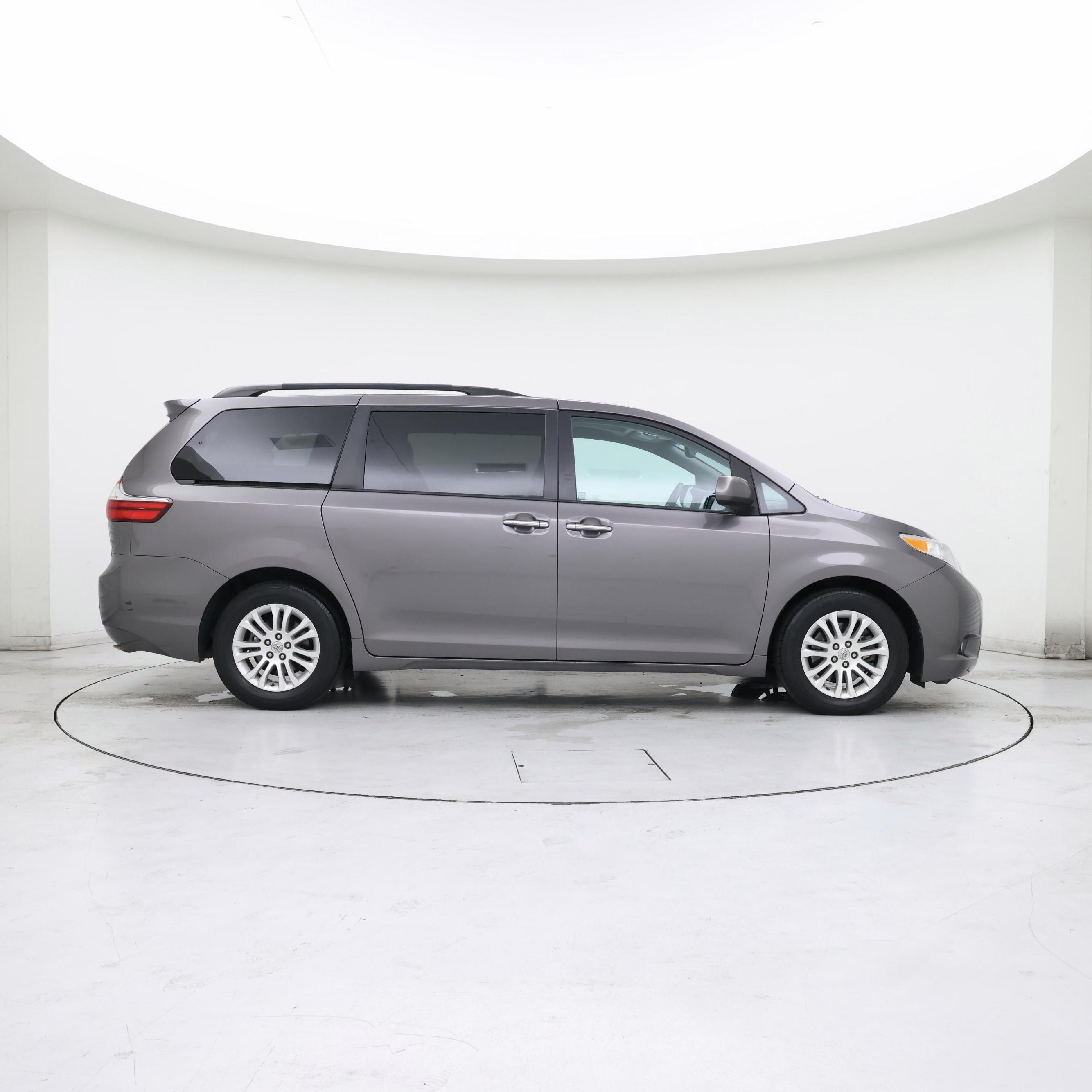 Thumbnail: 2015 Toyota Sienna - 7
