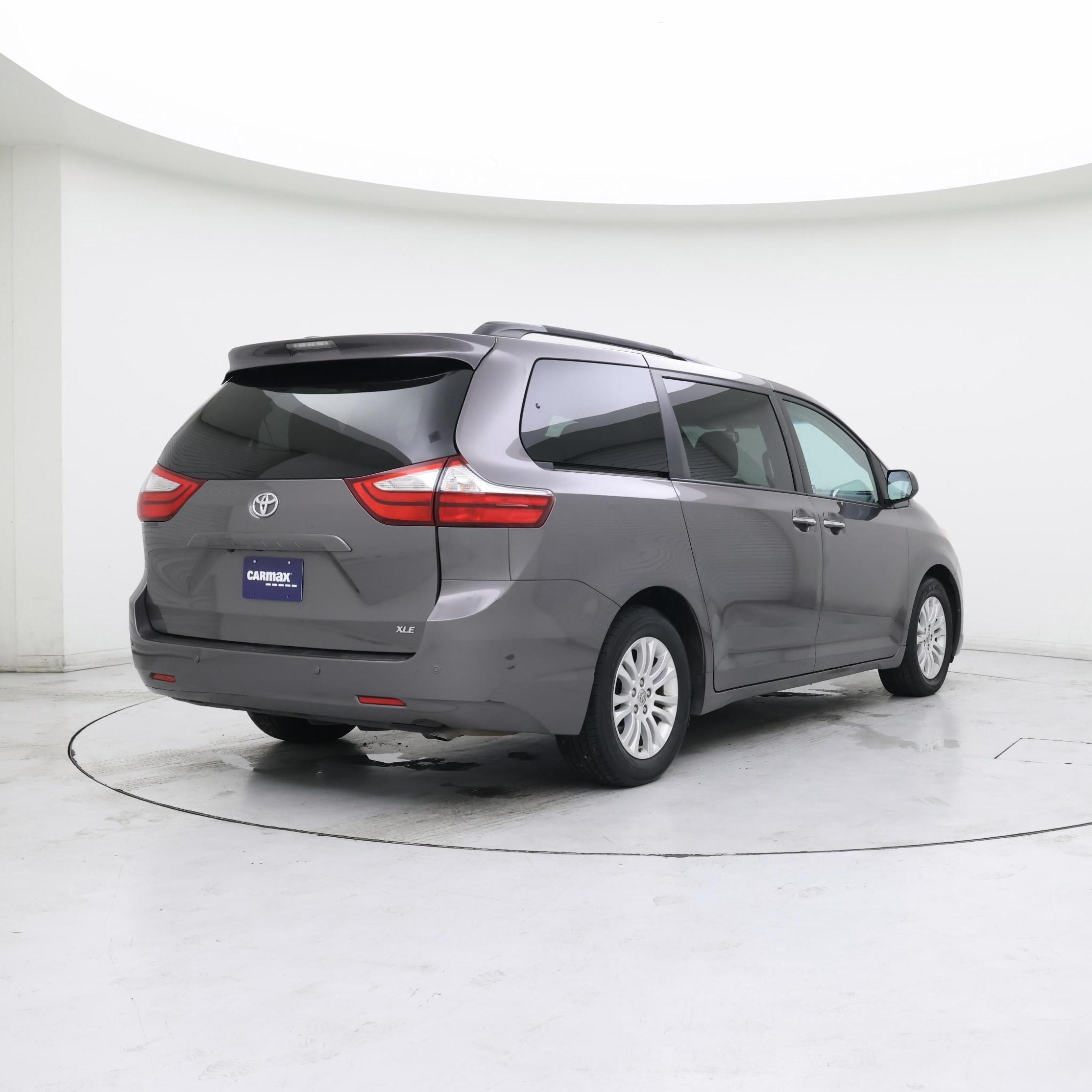 Thumbnail: 2015 Toyota Sienna - 8